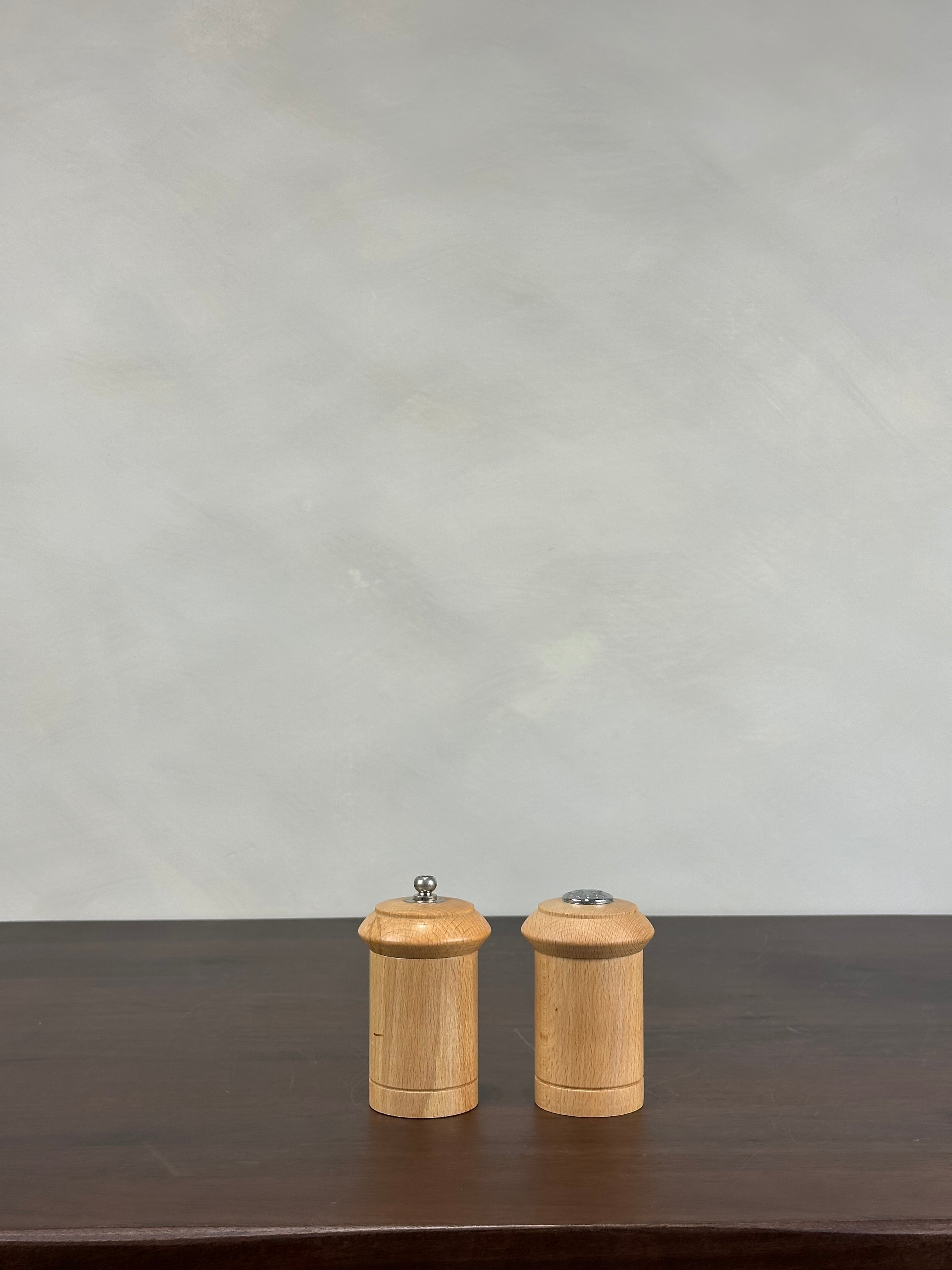 WOODEN SALT AND PEPPER SET