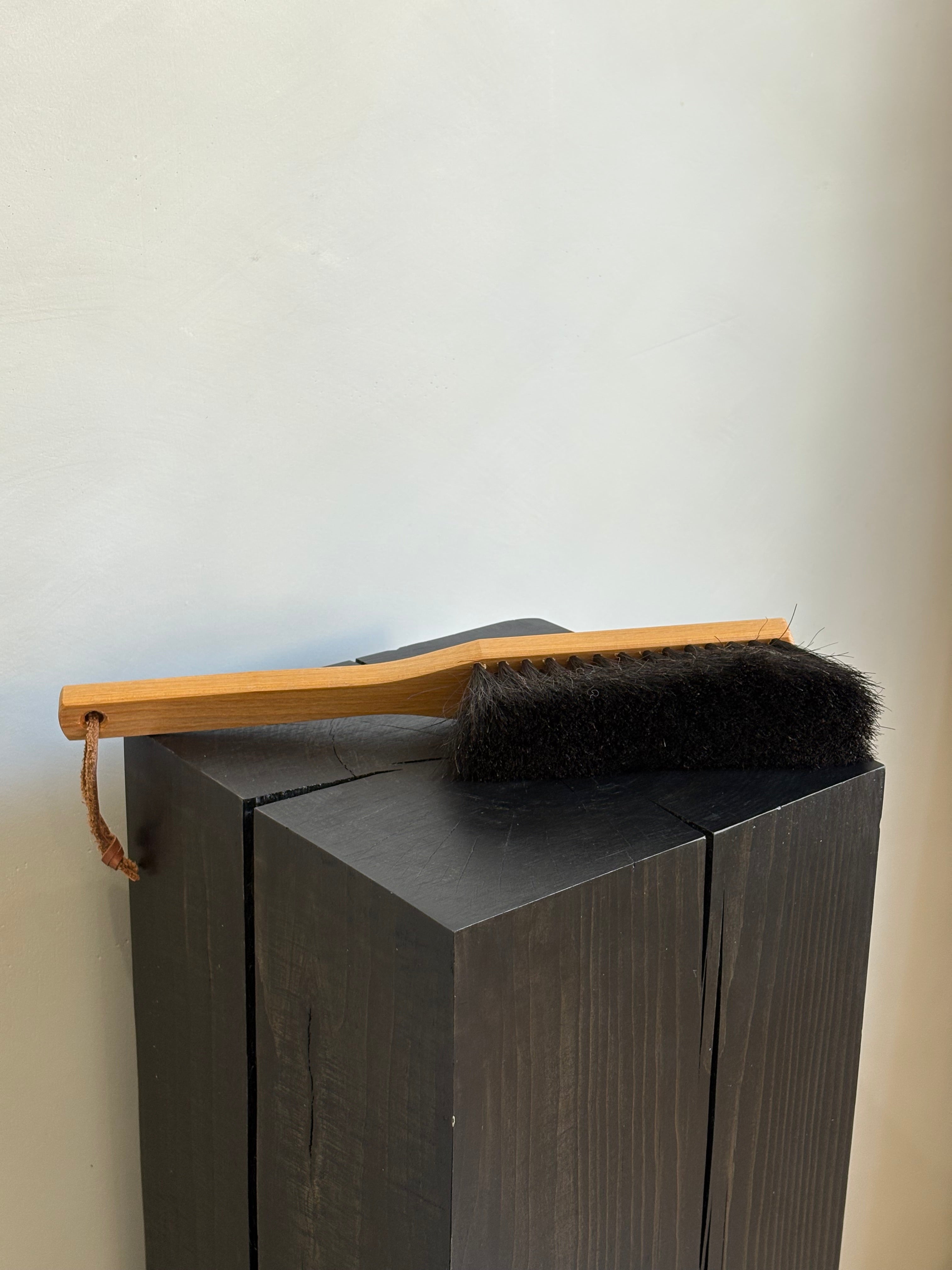 HAND BRUSH | BLACK