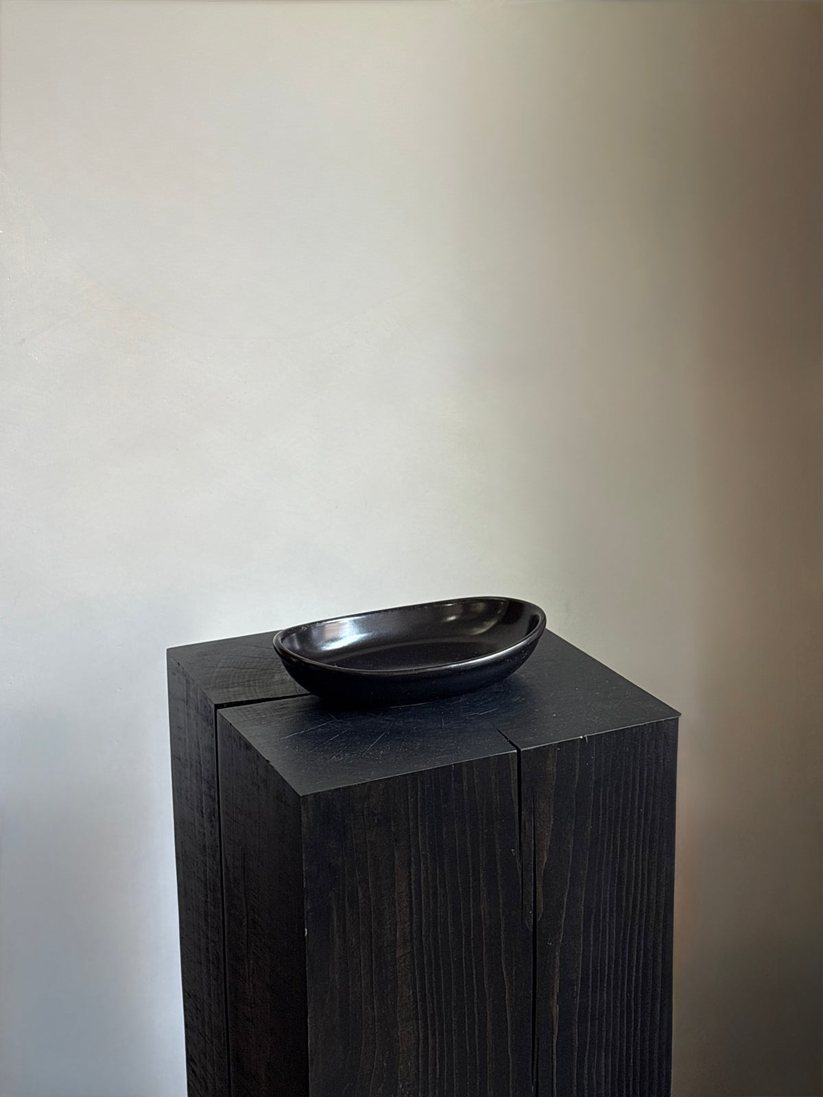 BLACK OVAL BOWL