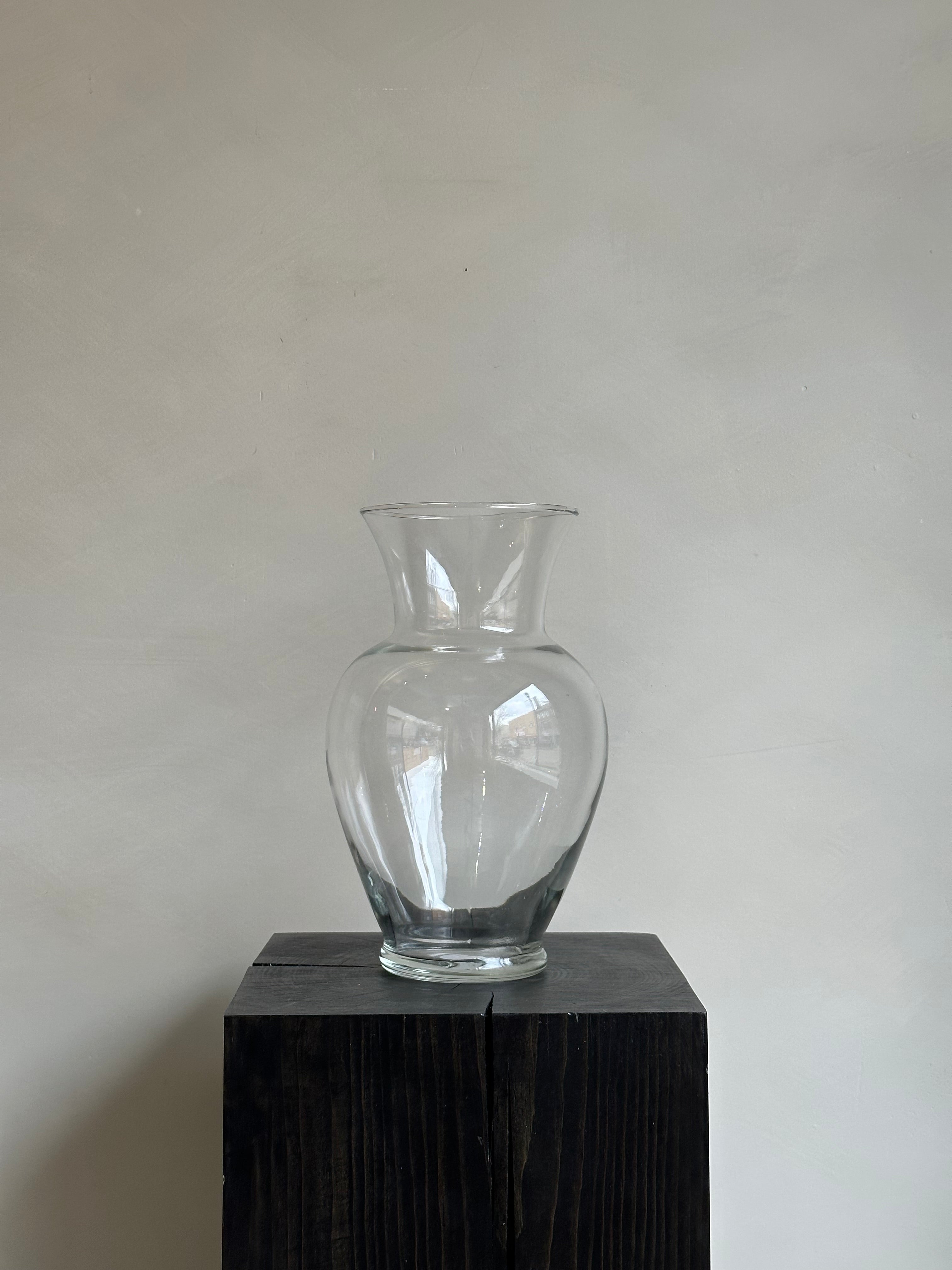 TAPERED GLASS VASE