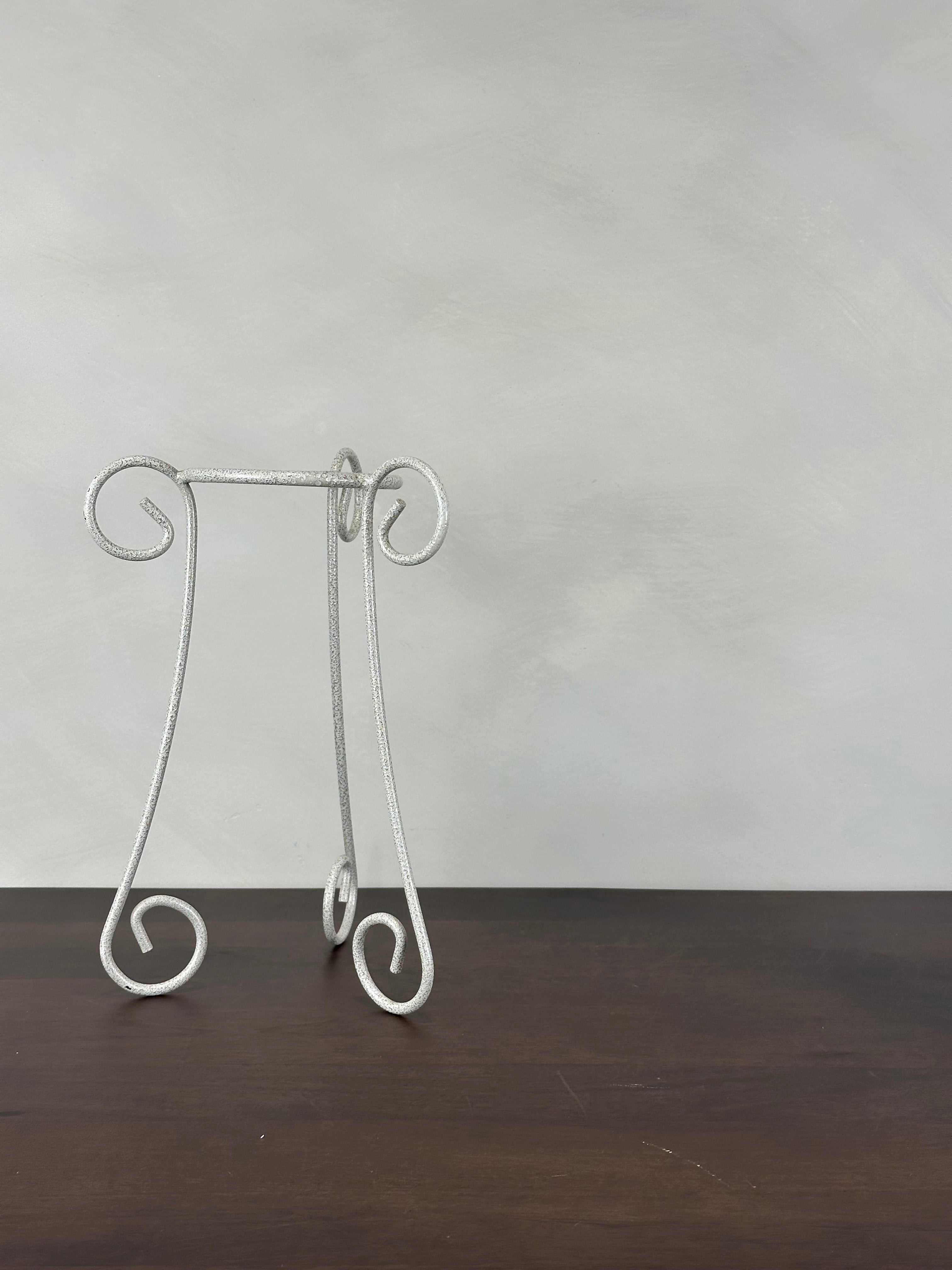 WHITE PLANT STAND
