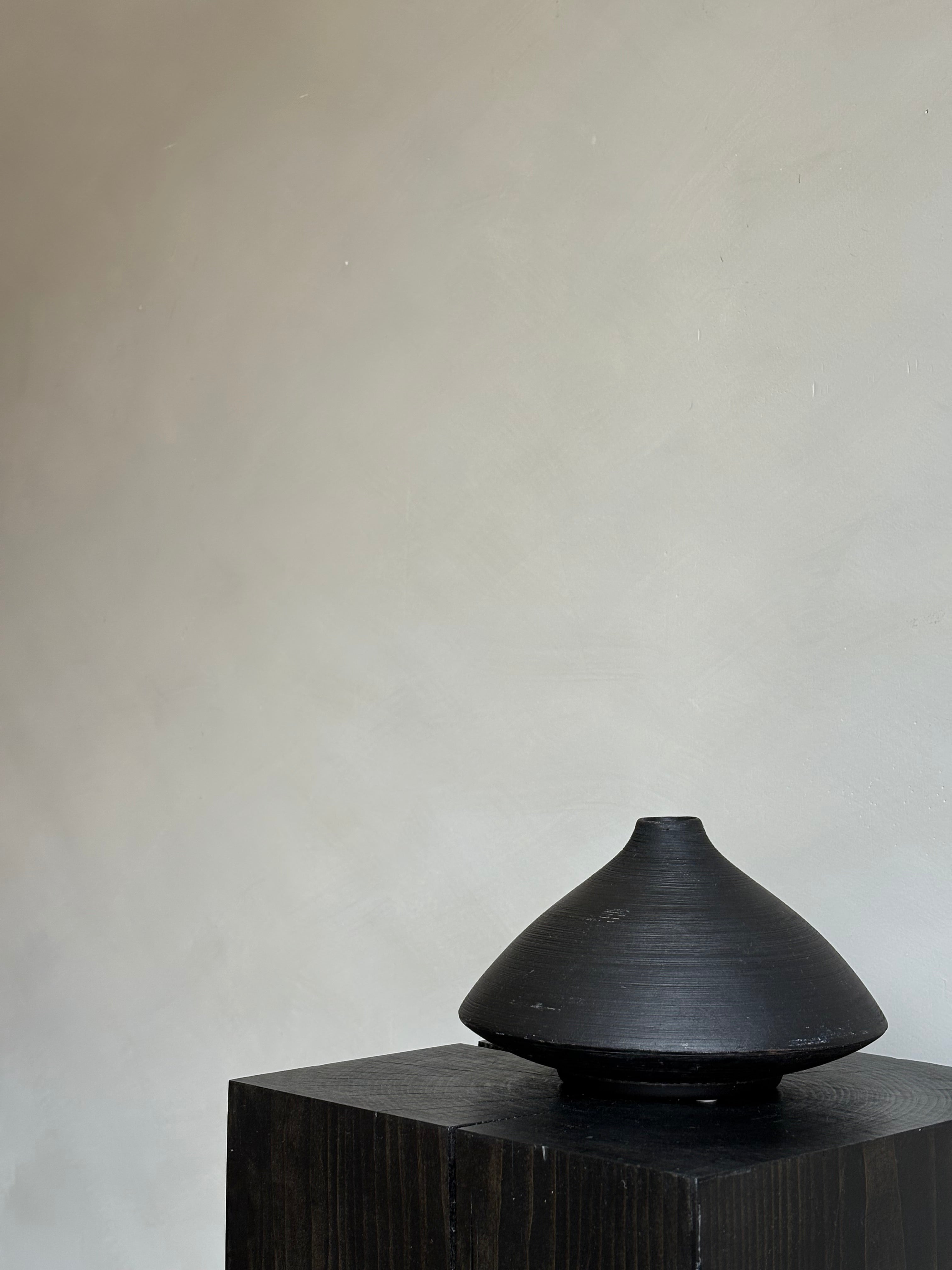 BLACK PYRAMID VASE