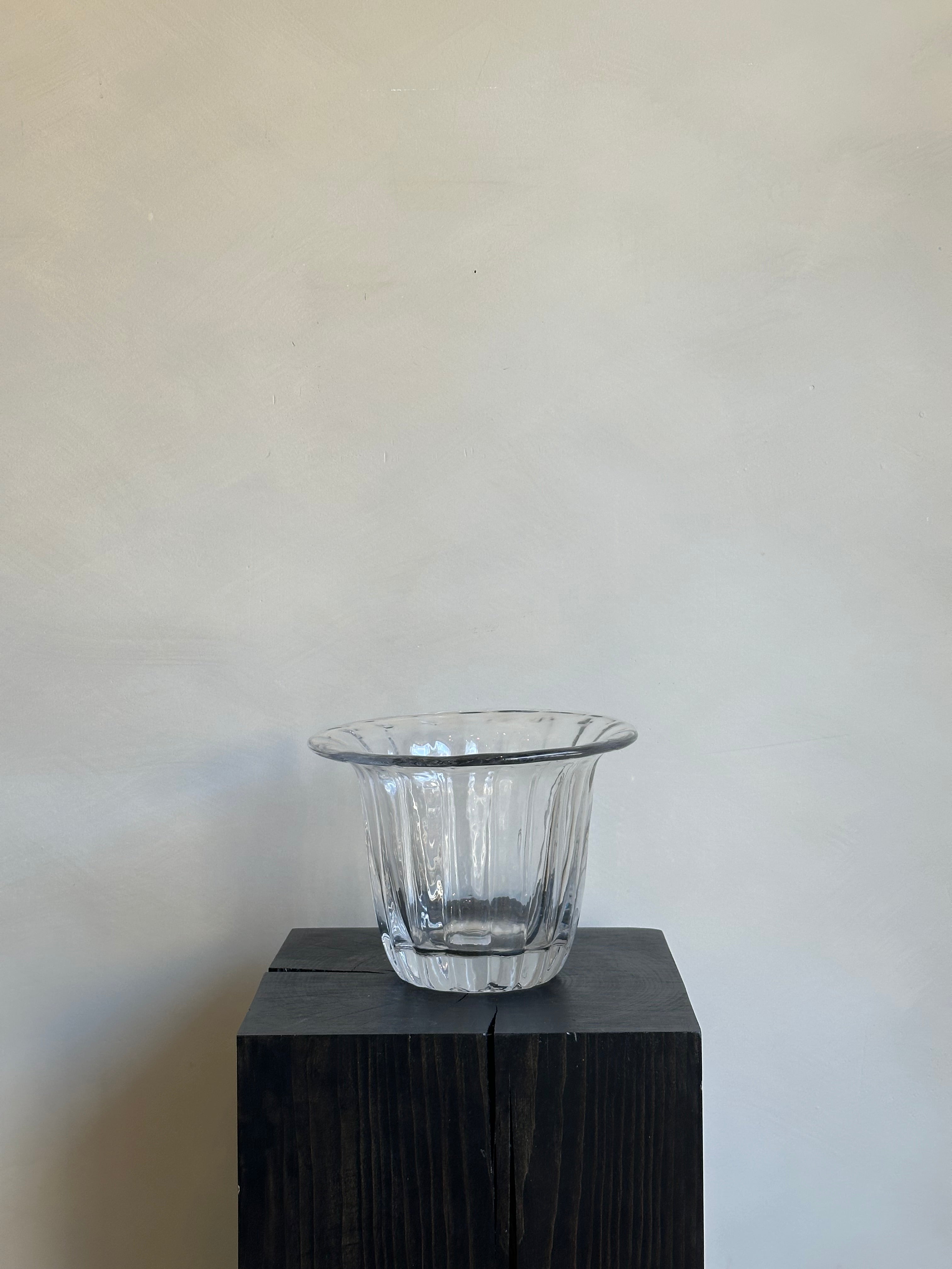WIDE GLASS VASE