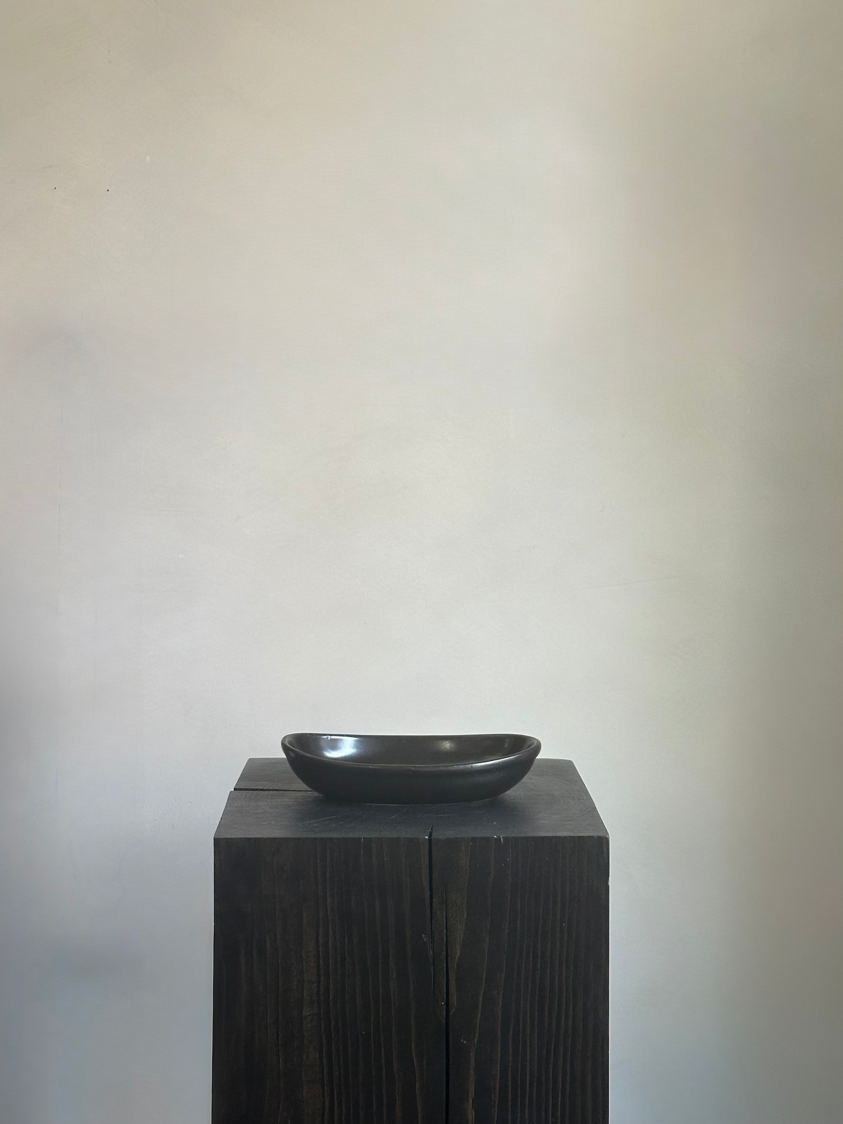 BLACK OVAL BOWL