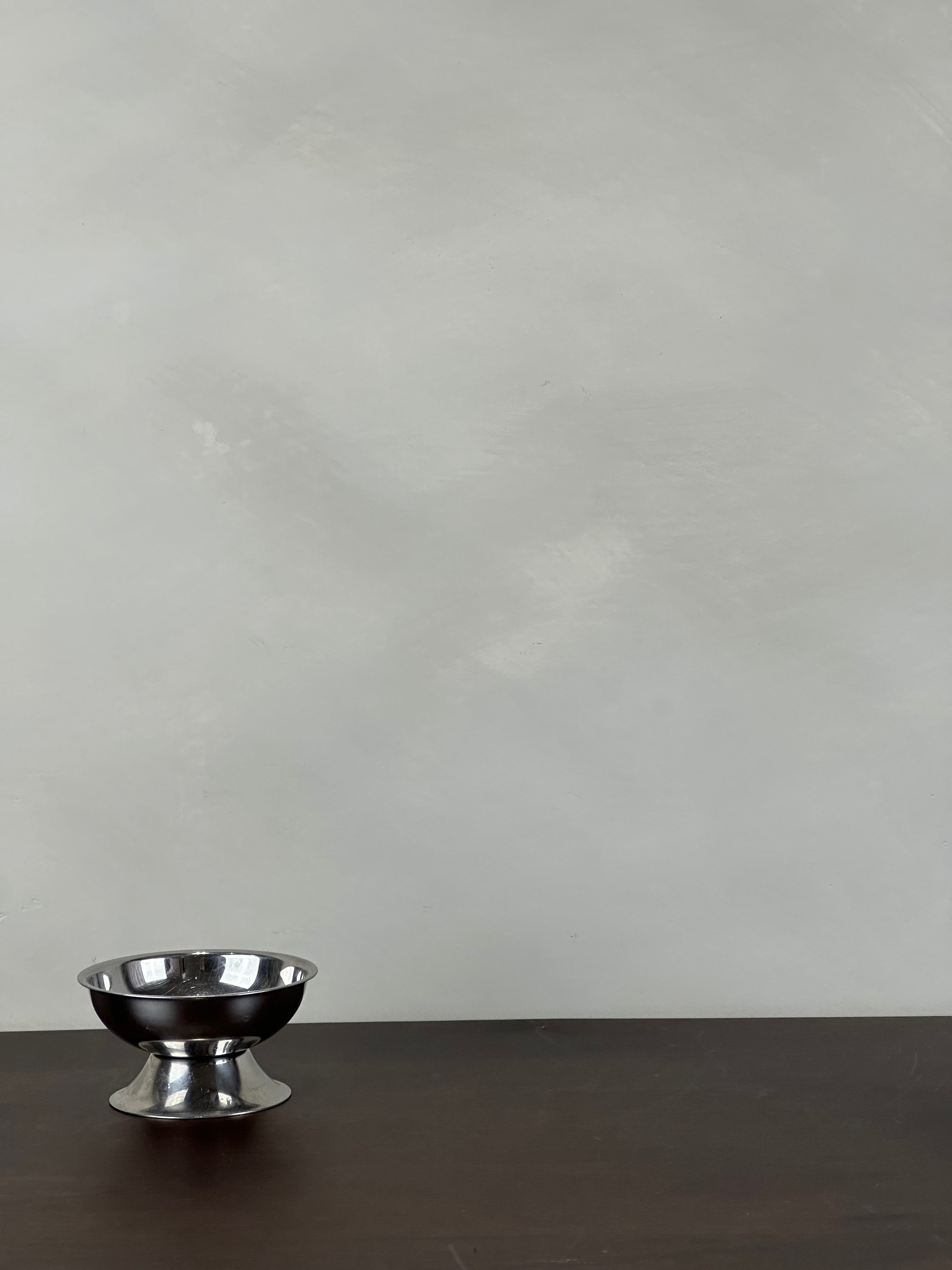 STAINLESS STEEL PEDESTAL BOWL