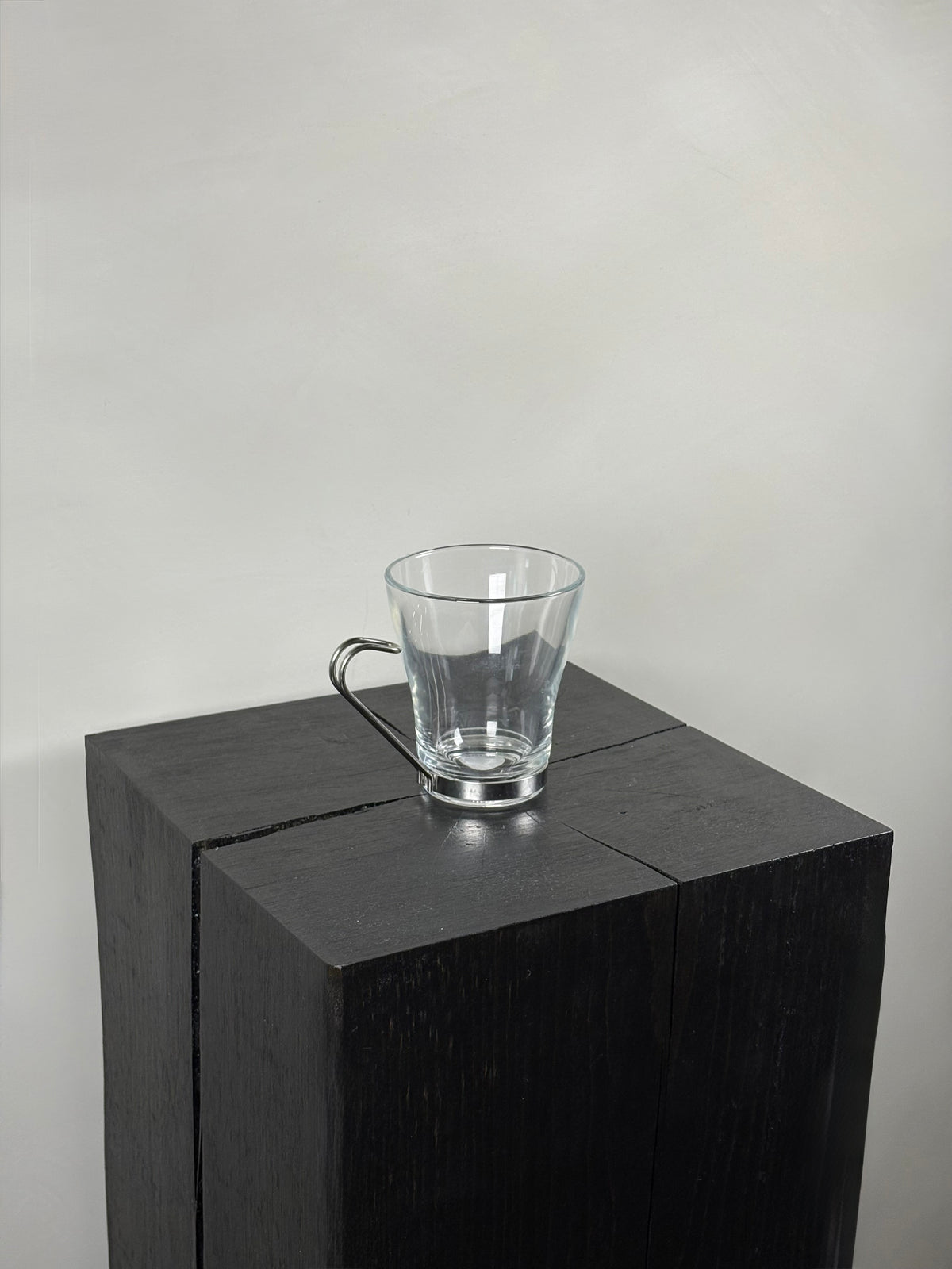 CHROME HANDLE GLASS MUG