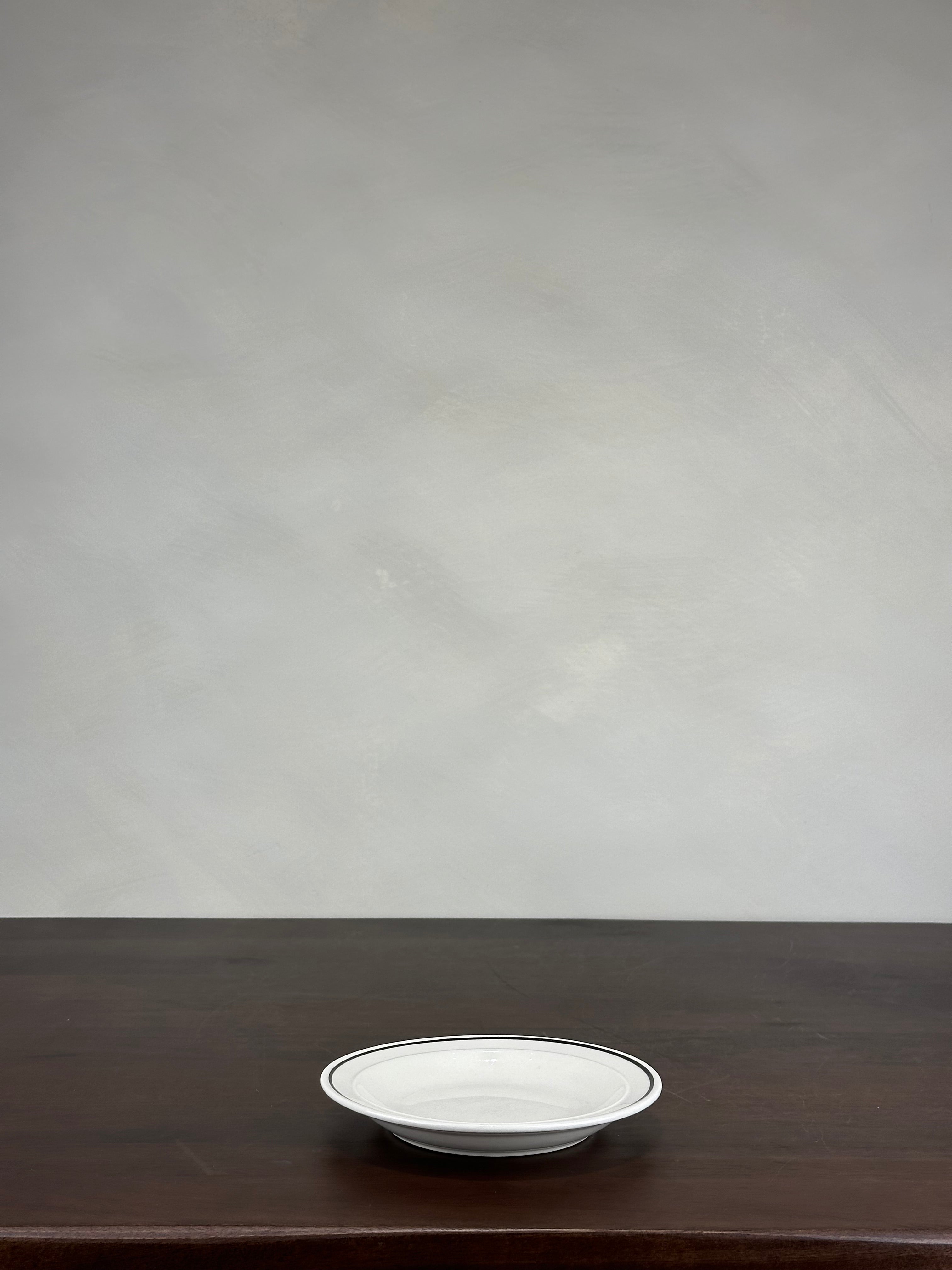 BLACK AND WHITE SIDE PLATE