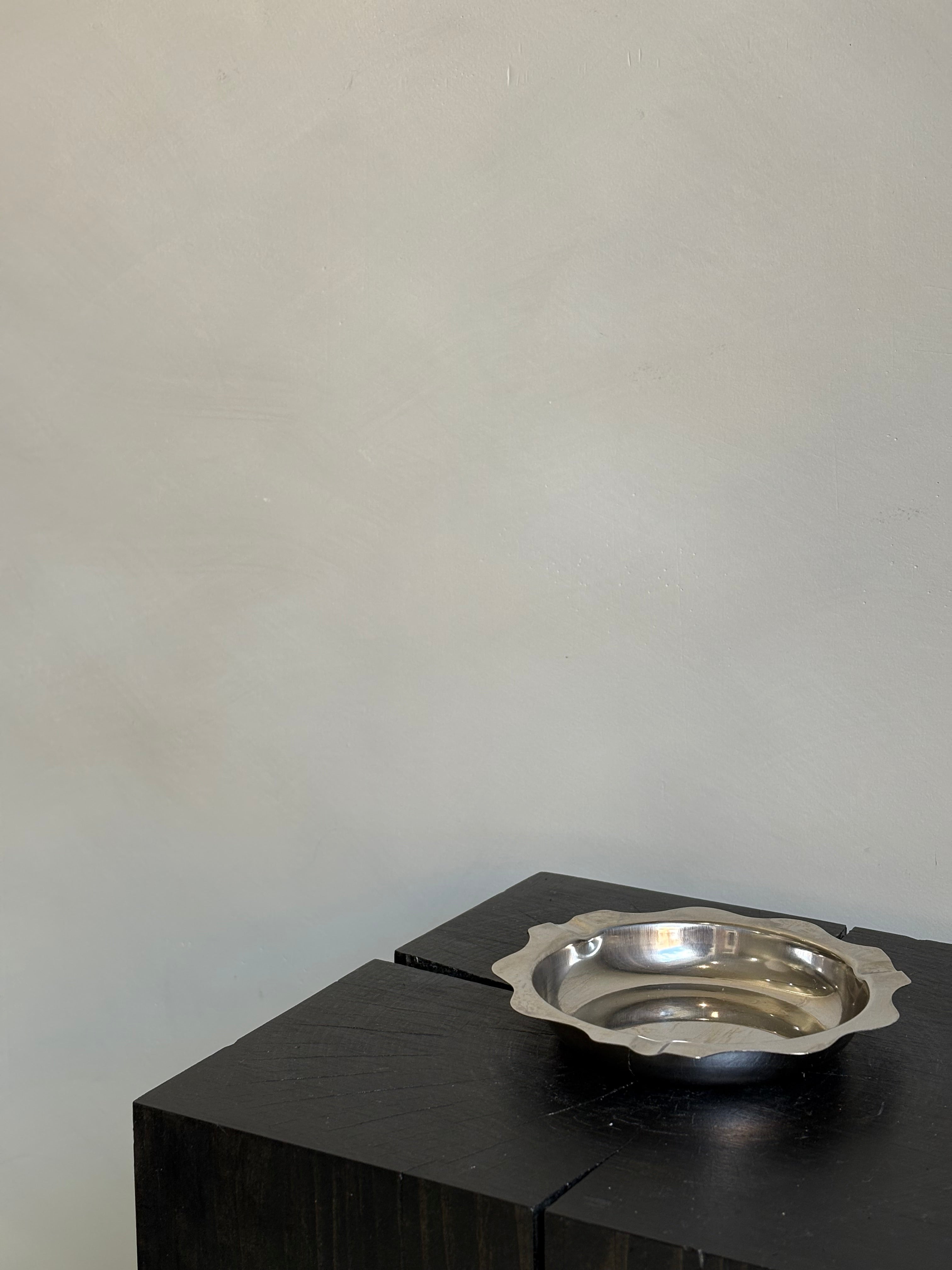 SCALLOPED CHROME DISH