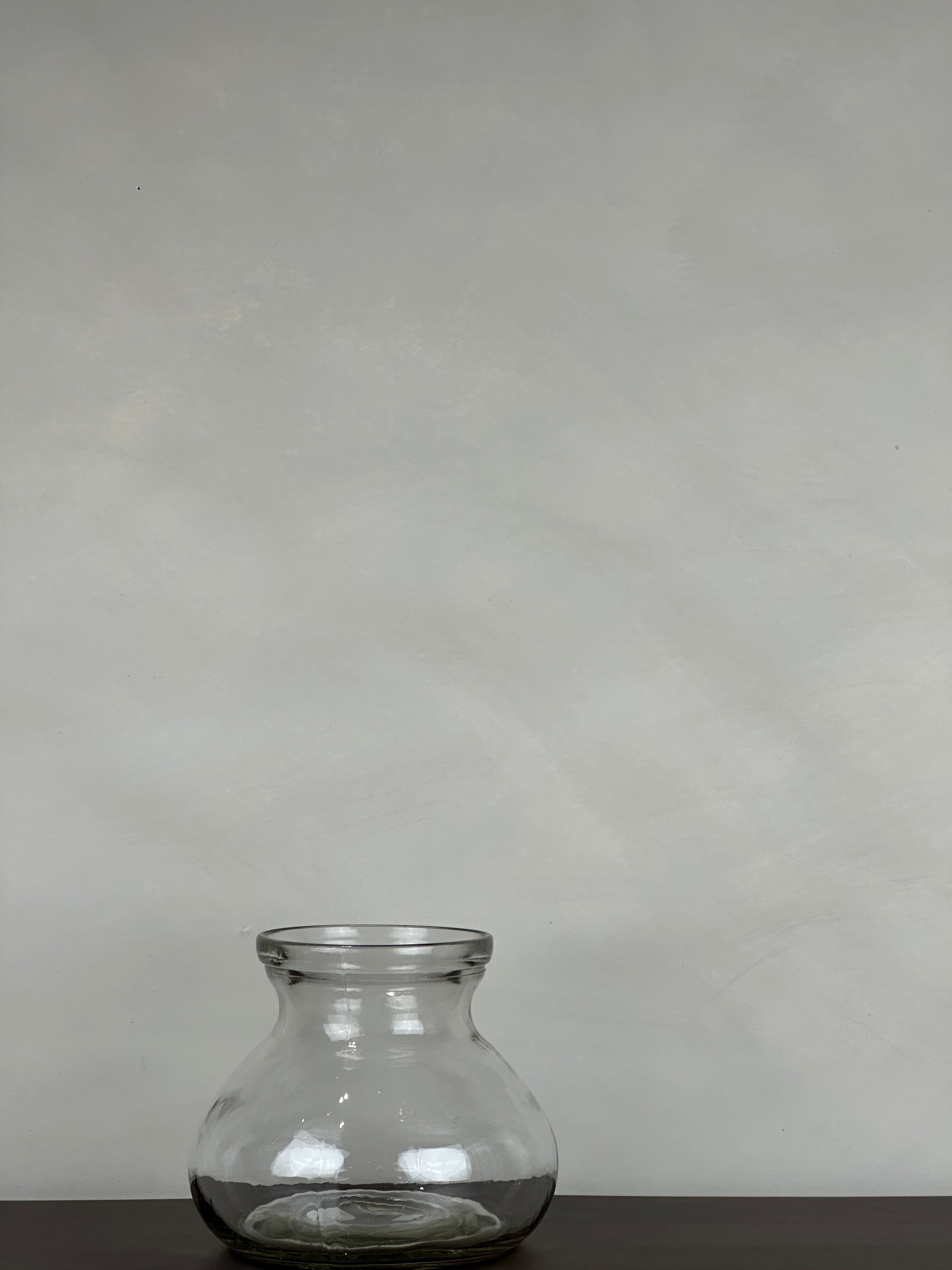 ROUNDED VASE