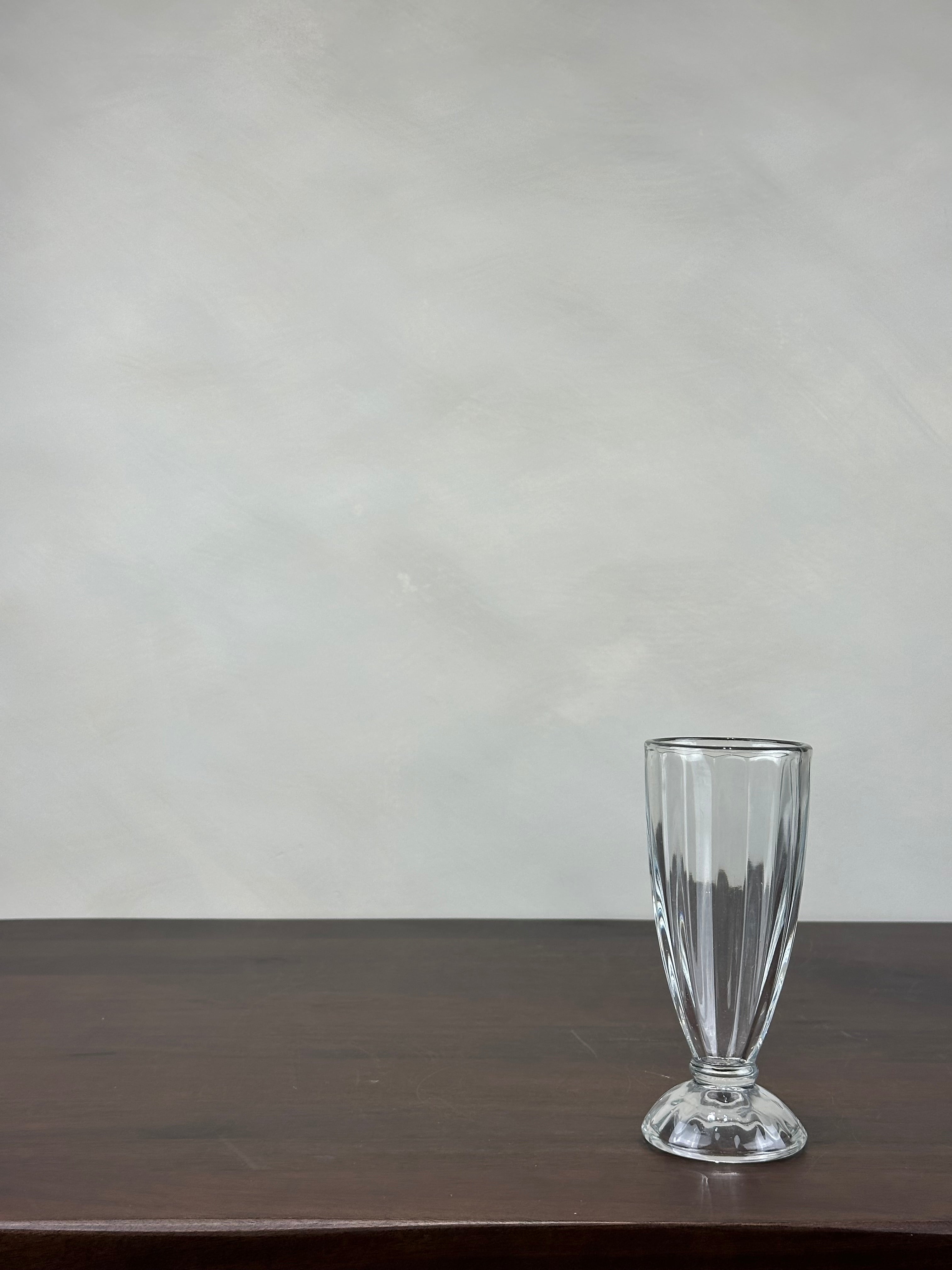 CURVED FLOWER VASE