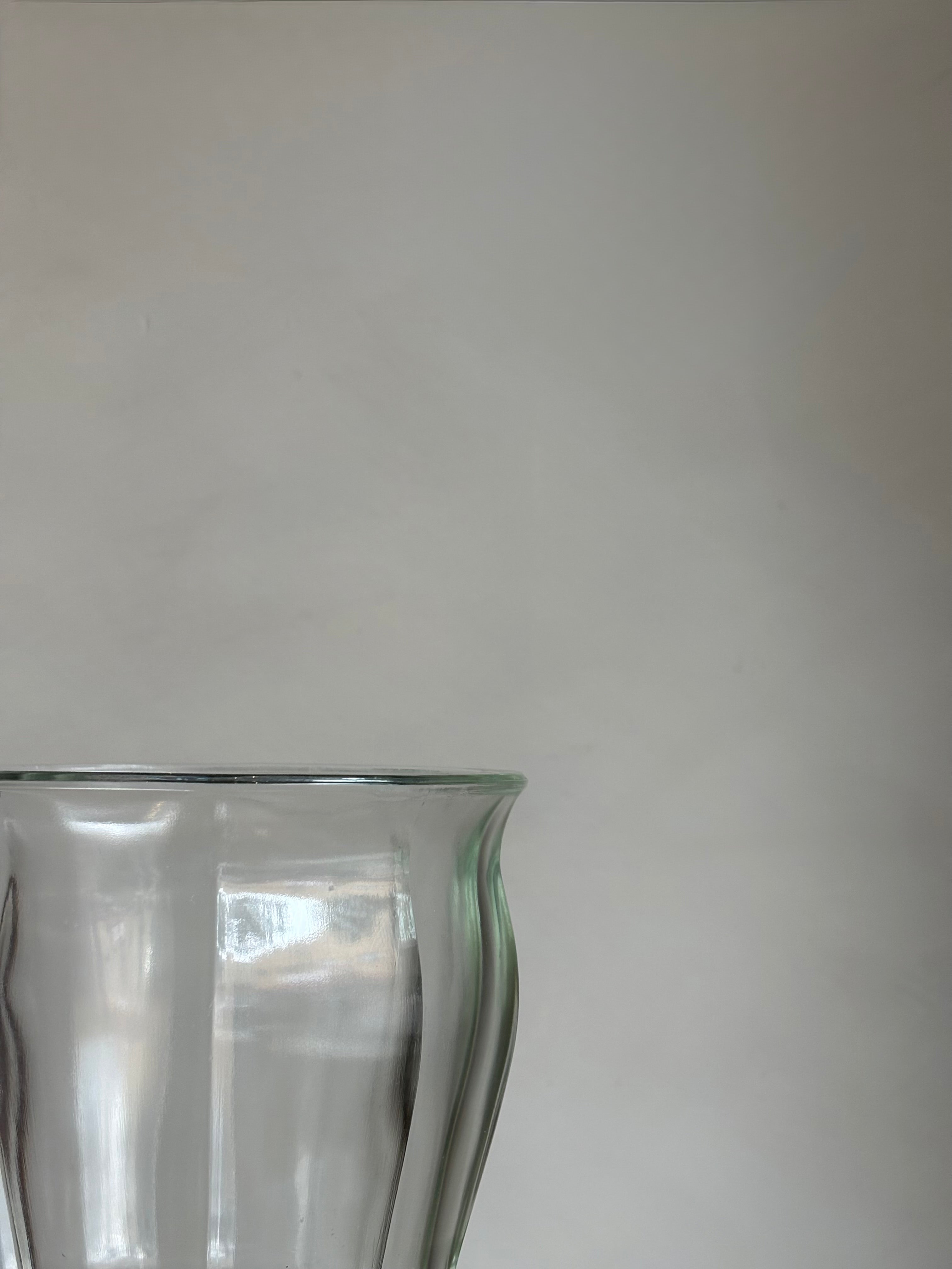 CLASSIC GLASS VASE