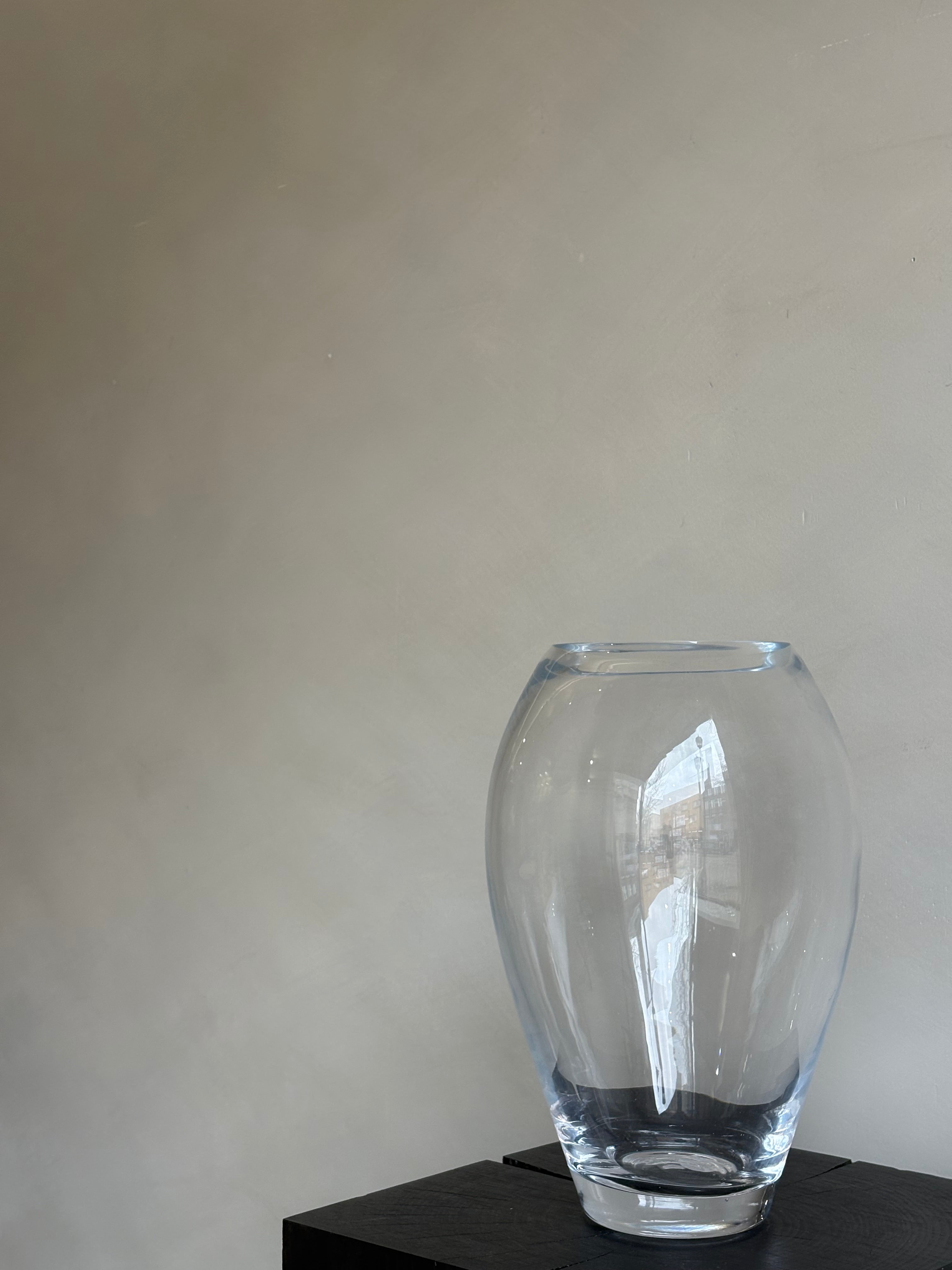 CLASSIC GLASS VASE