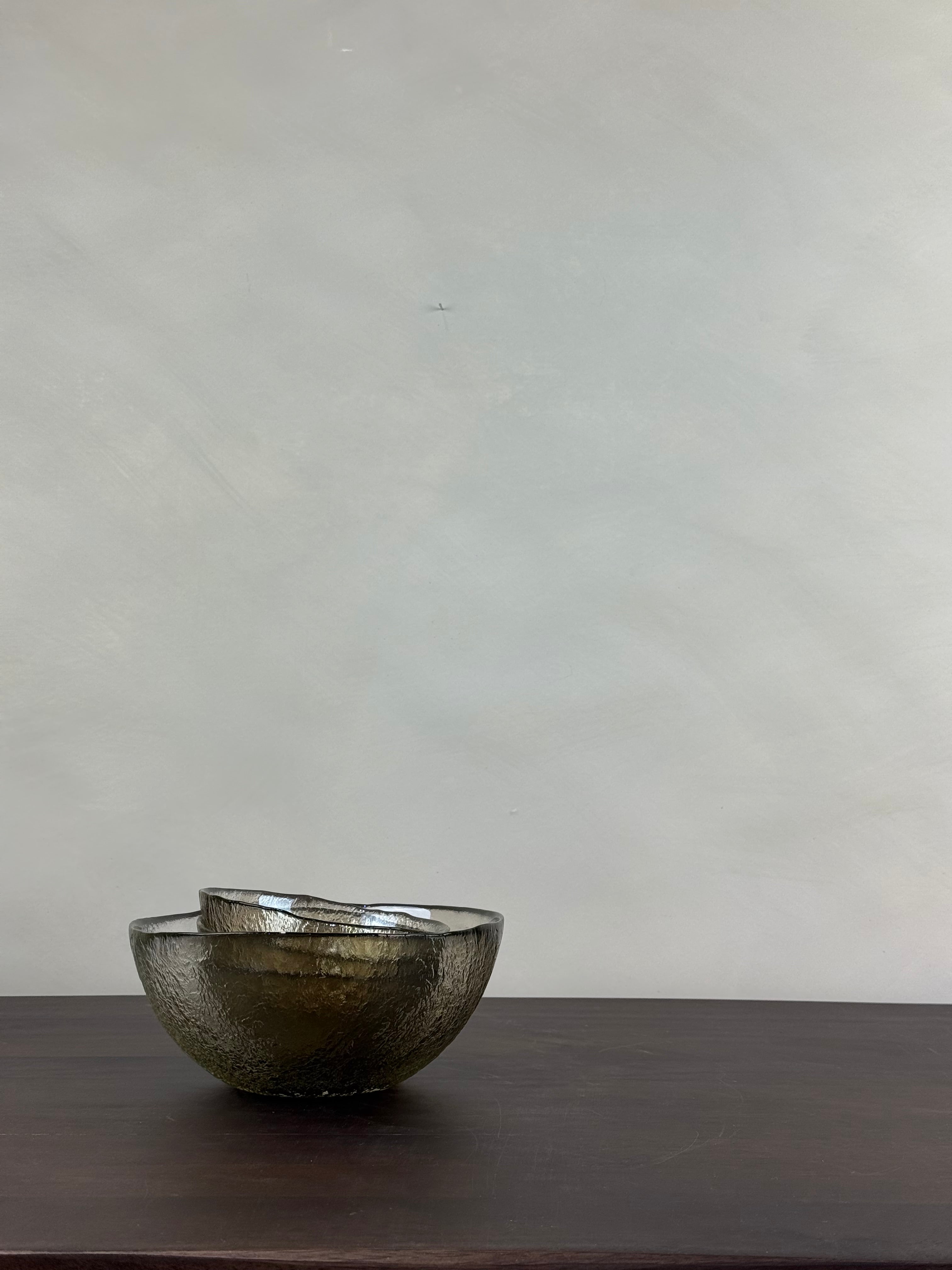 TEXTURED GLASS BOWL