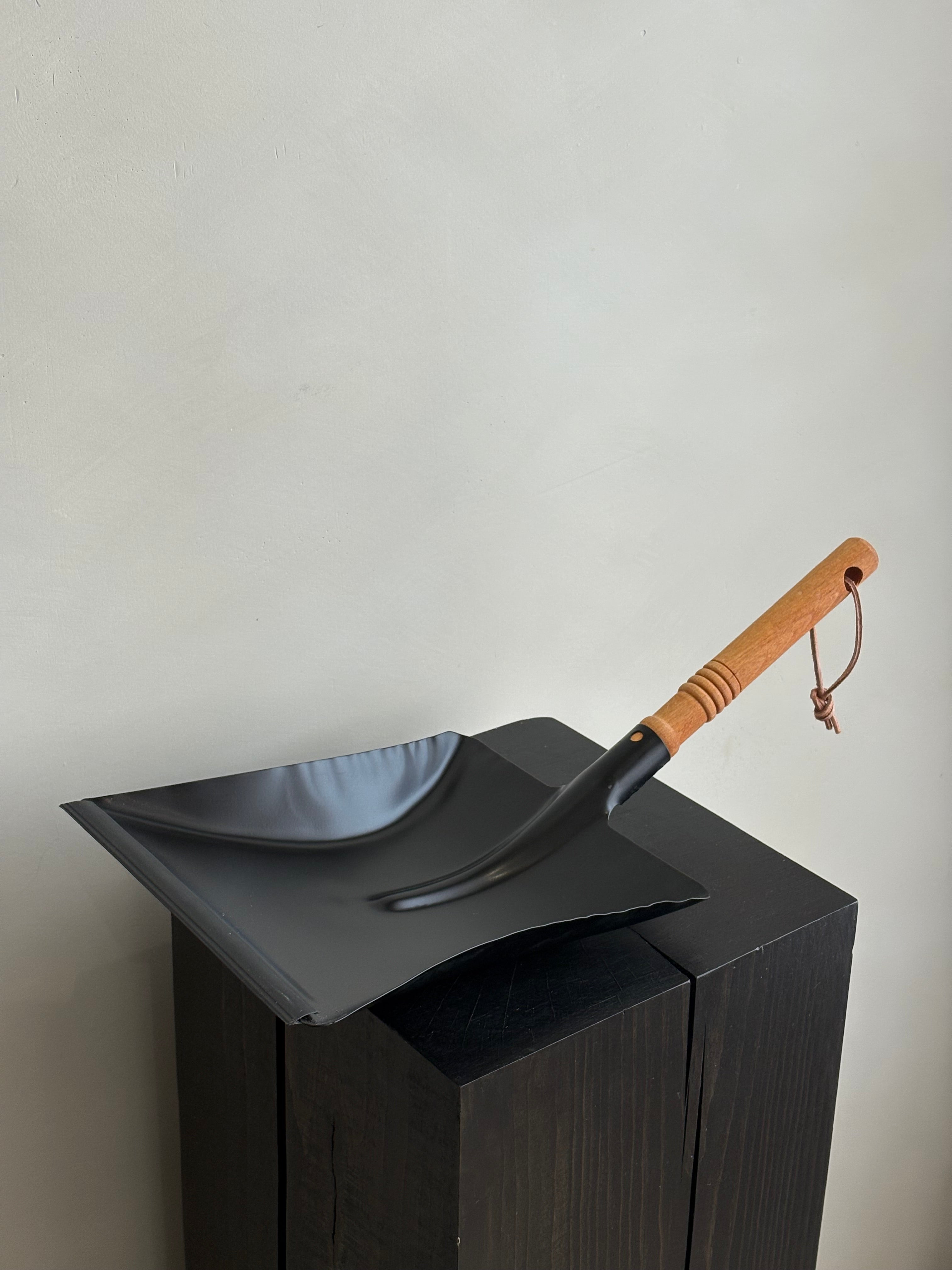 METAL SCOOP