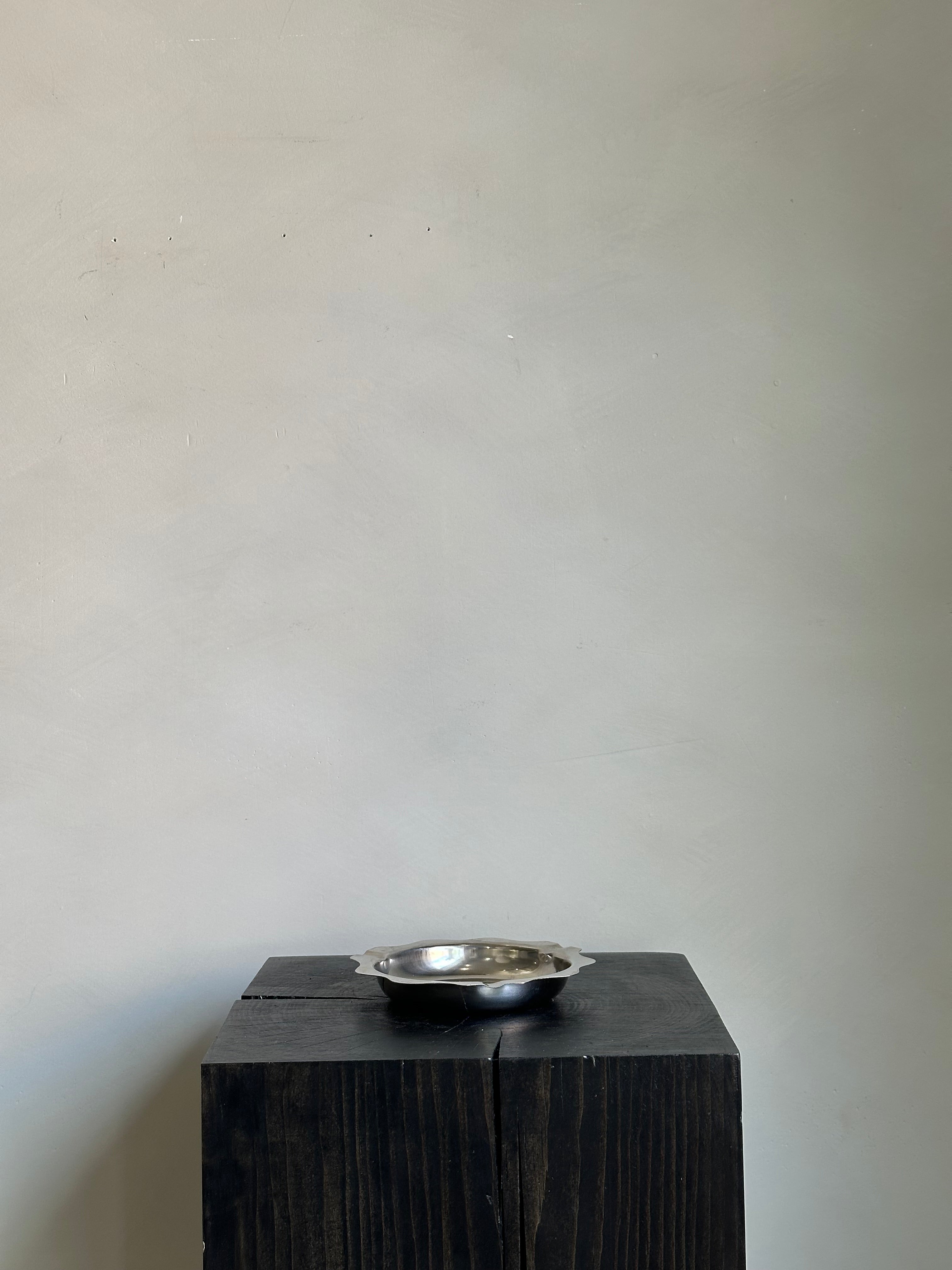 SCALLOPED CHROME DISH