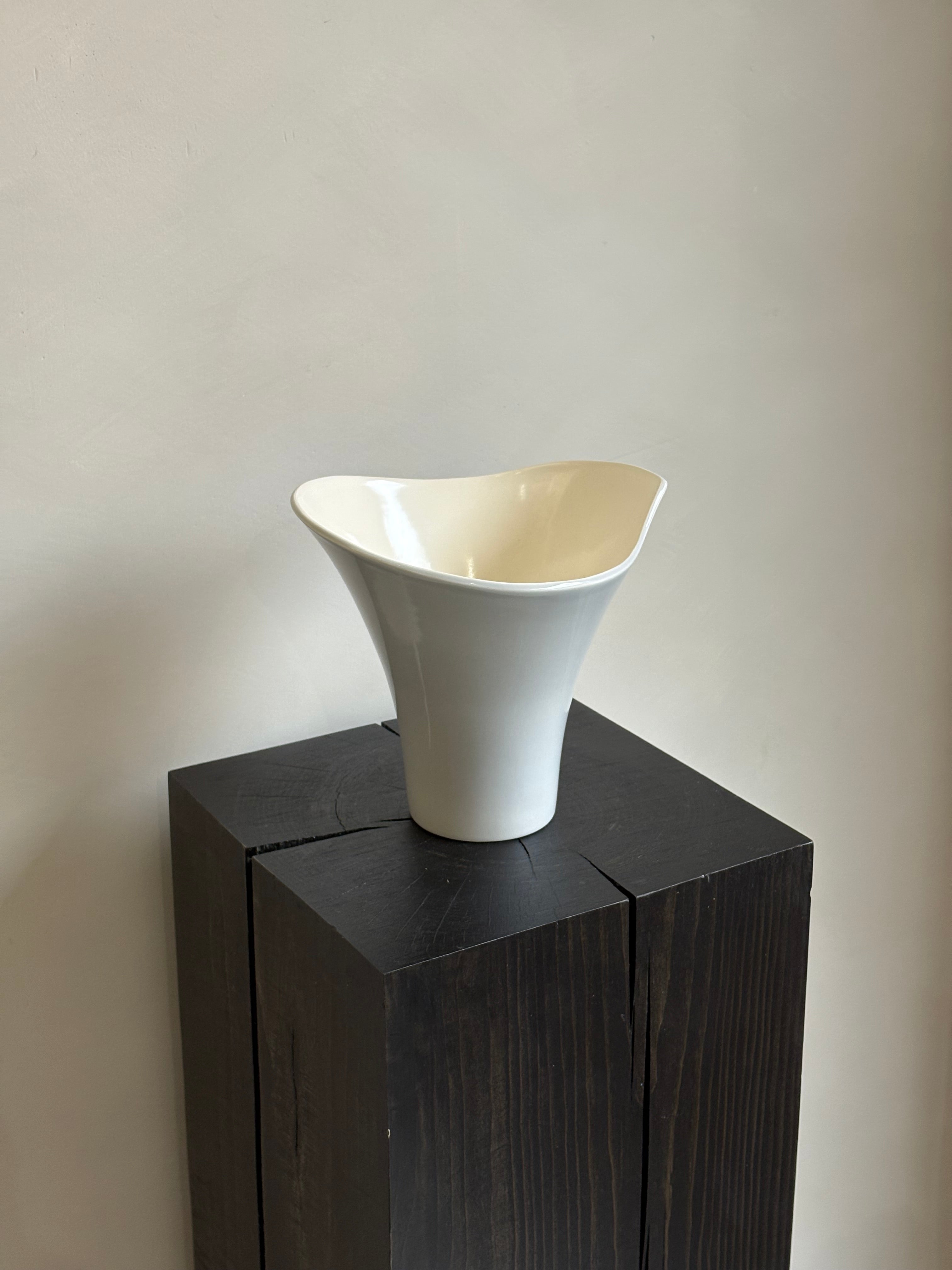 CREAM GREY WAVY VASE