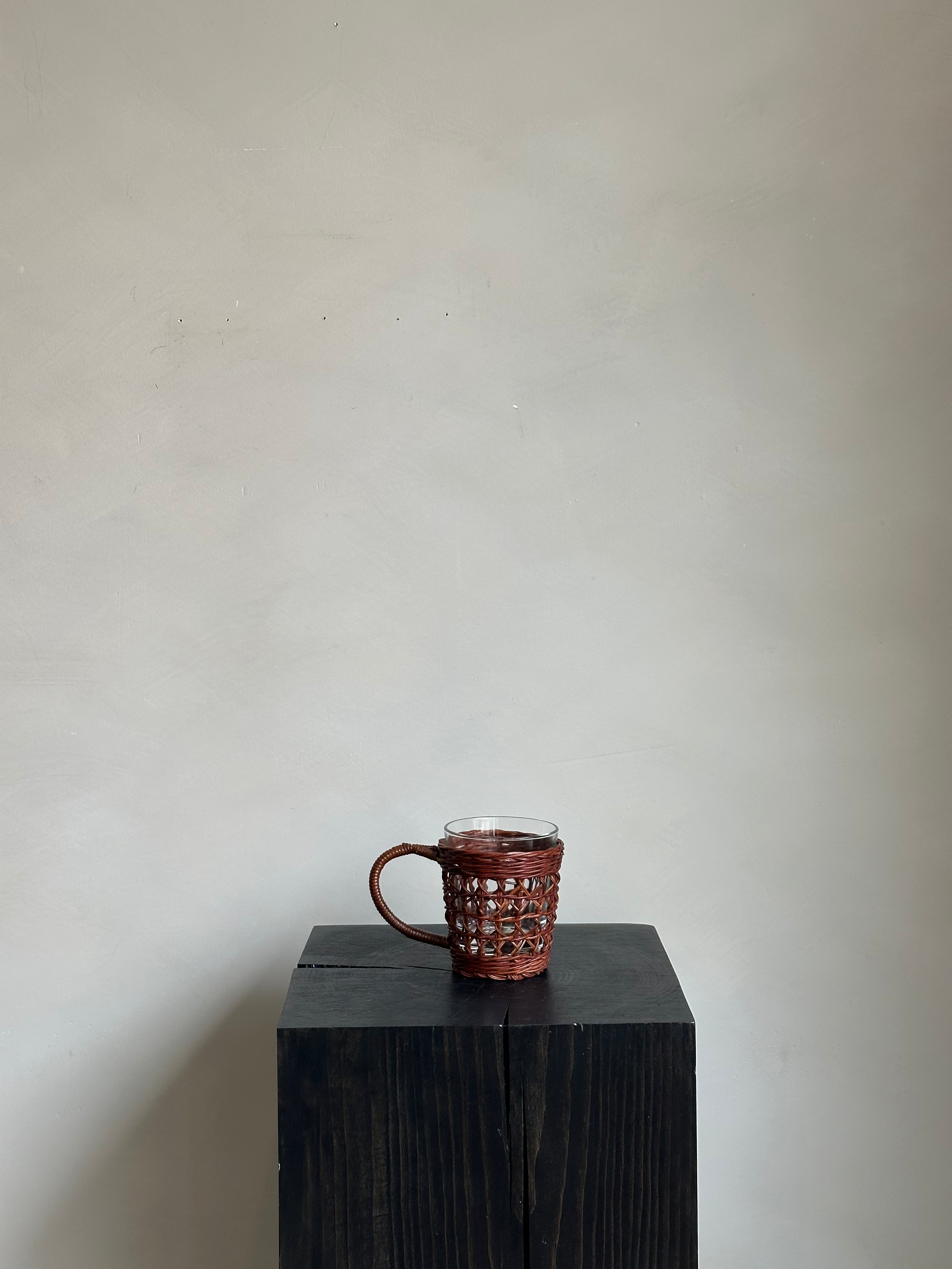 WICKER SLEEVED MUG SET