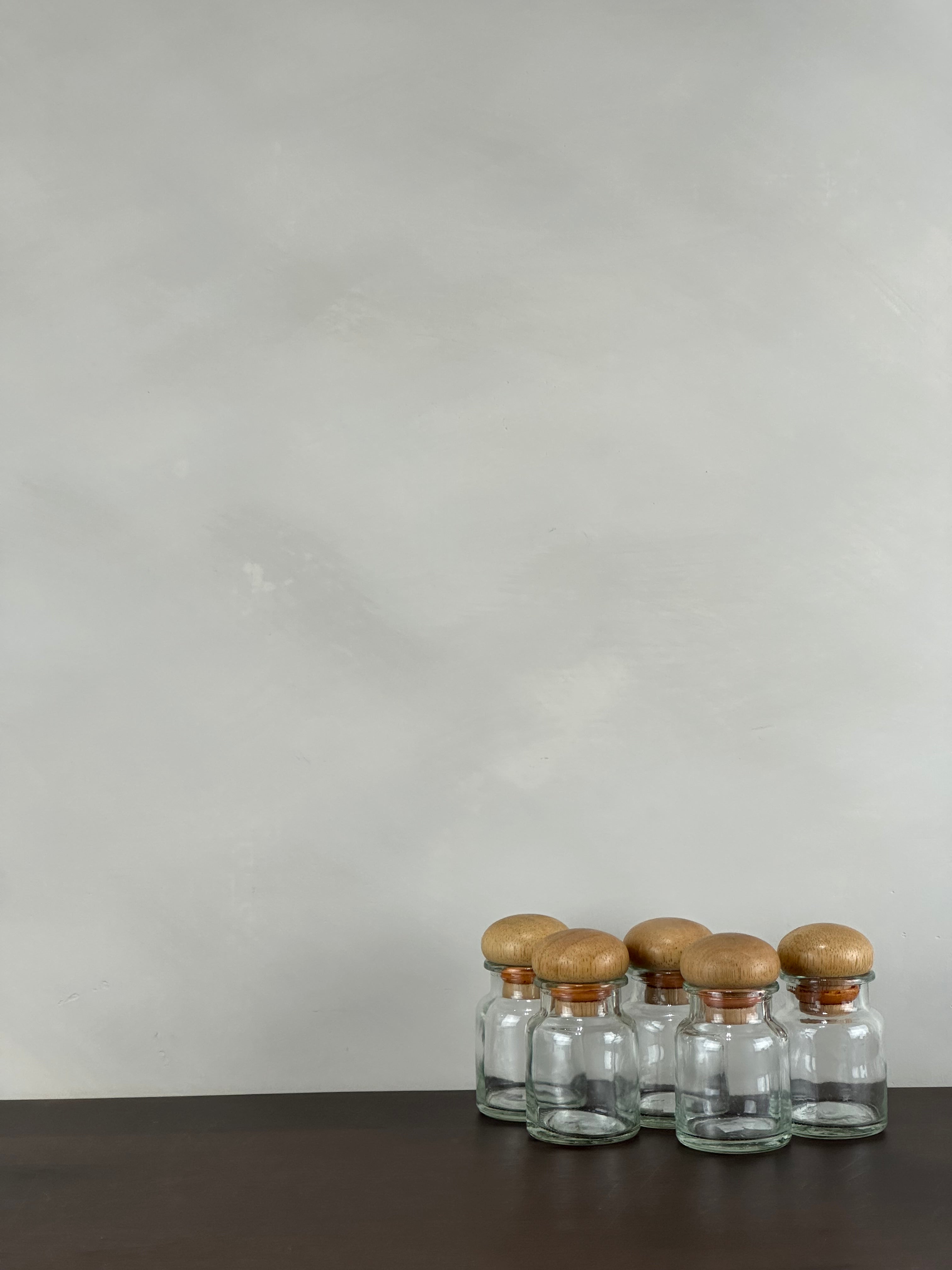 CLEAR JAR WITH WOODEN LID