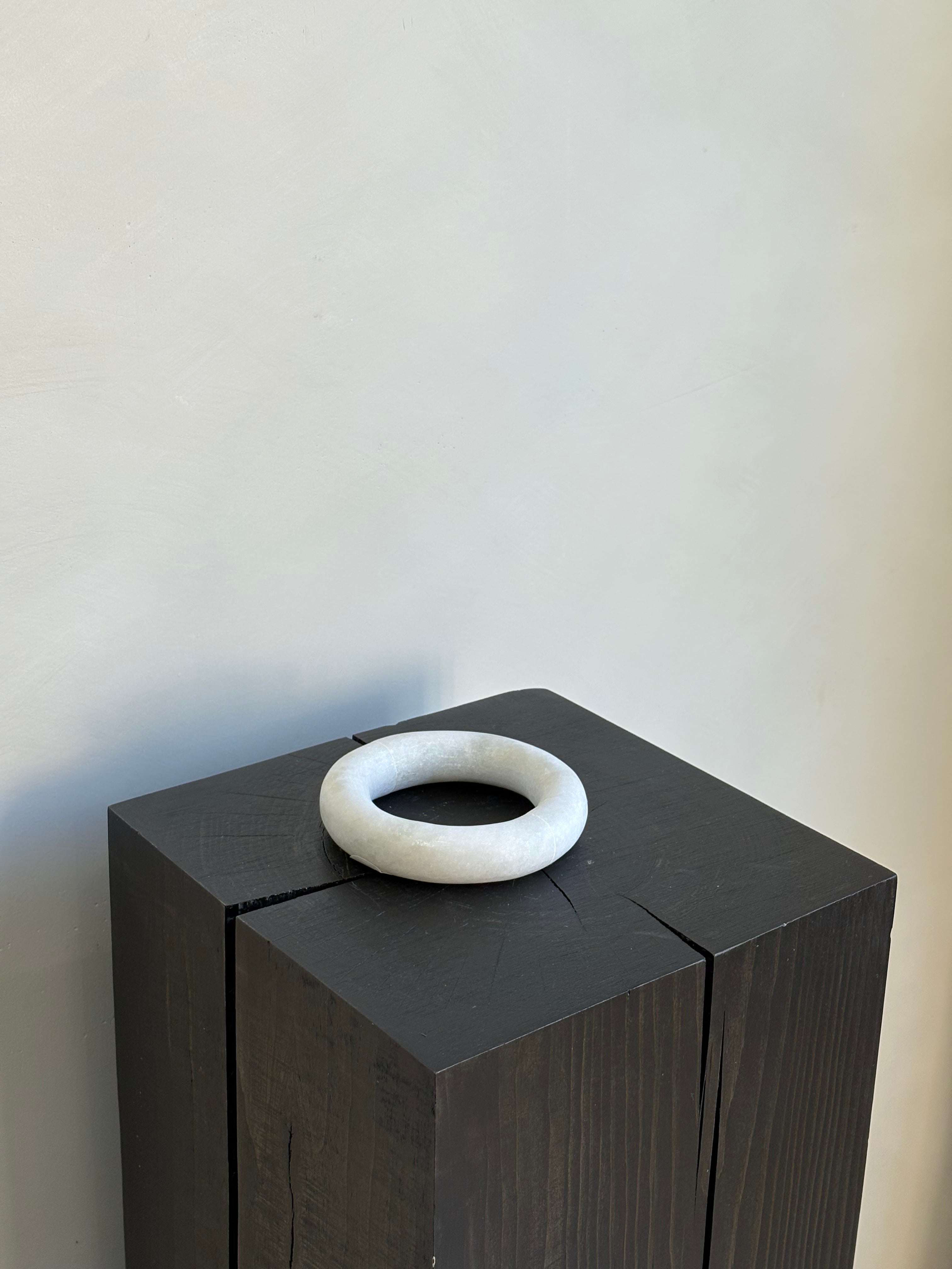DECORATIVE WHITE MARBLE RING