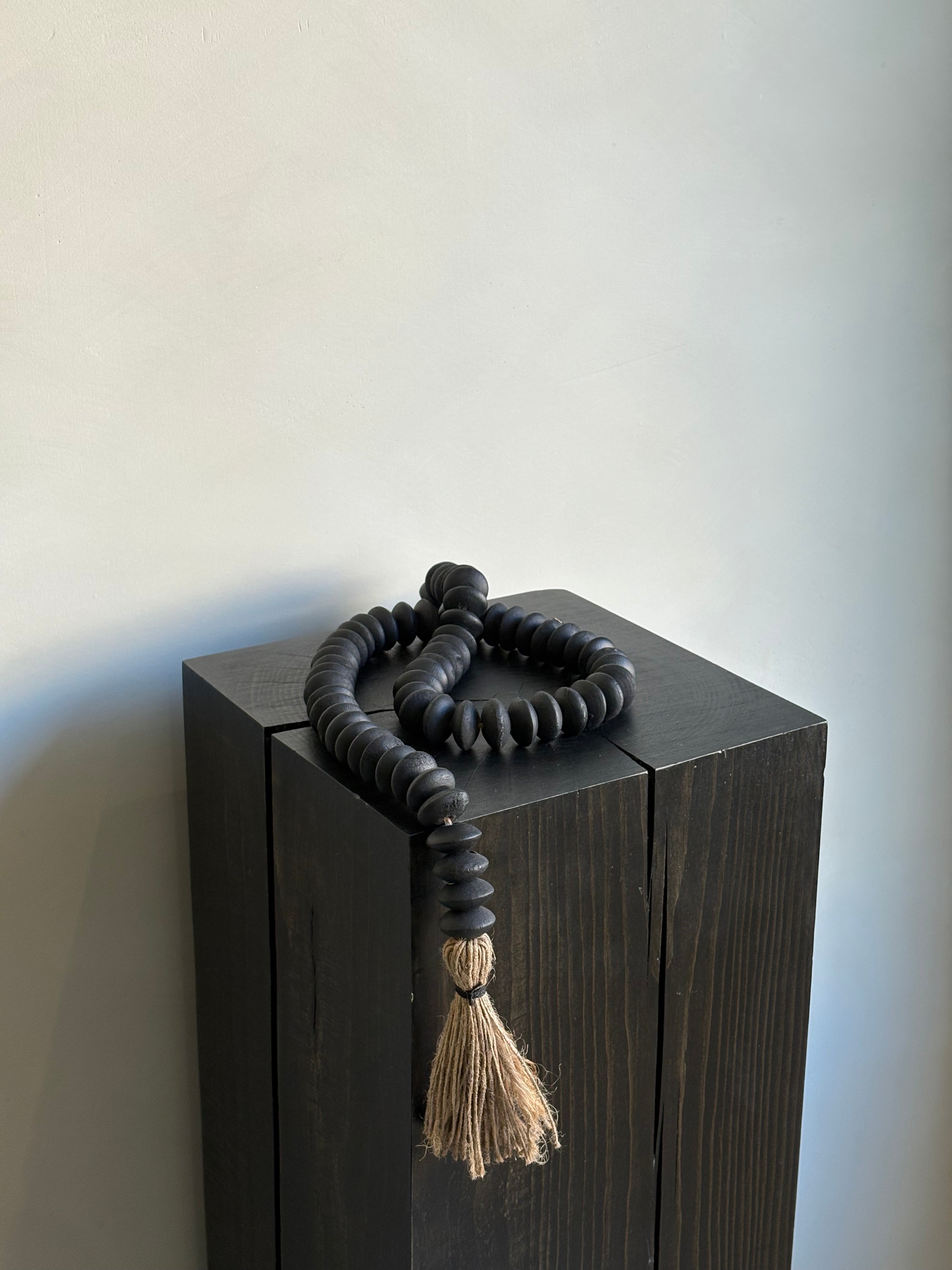 BLACK DECOR BEADS WITH TASSLE