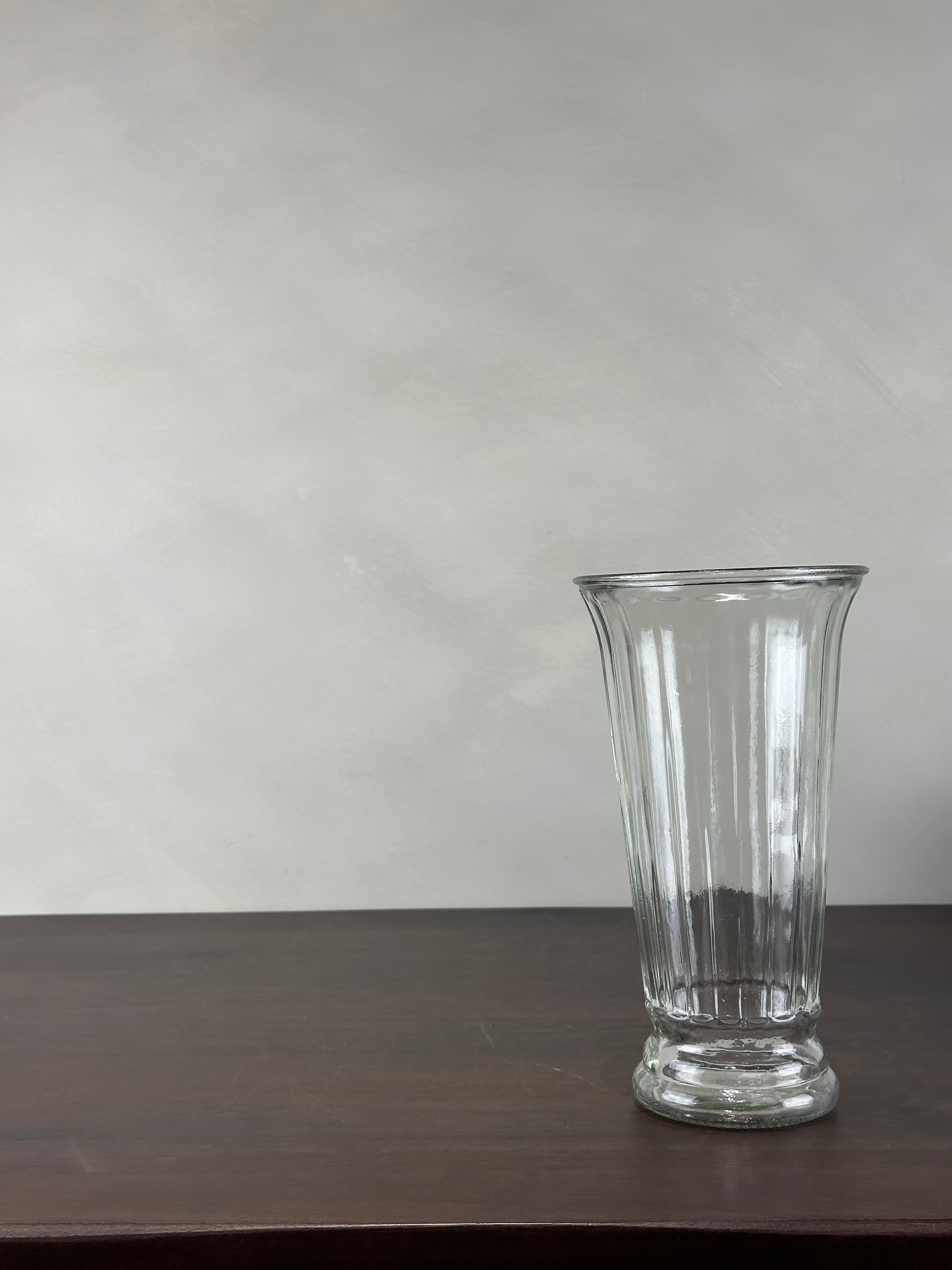 GLASS VASE