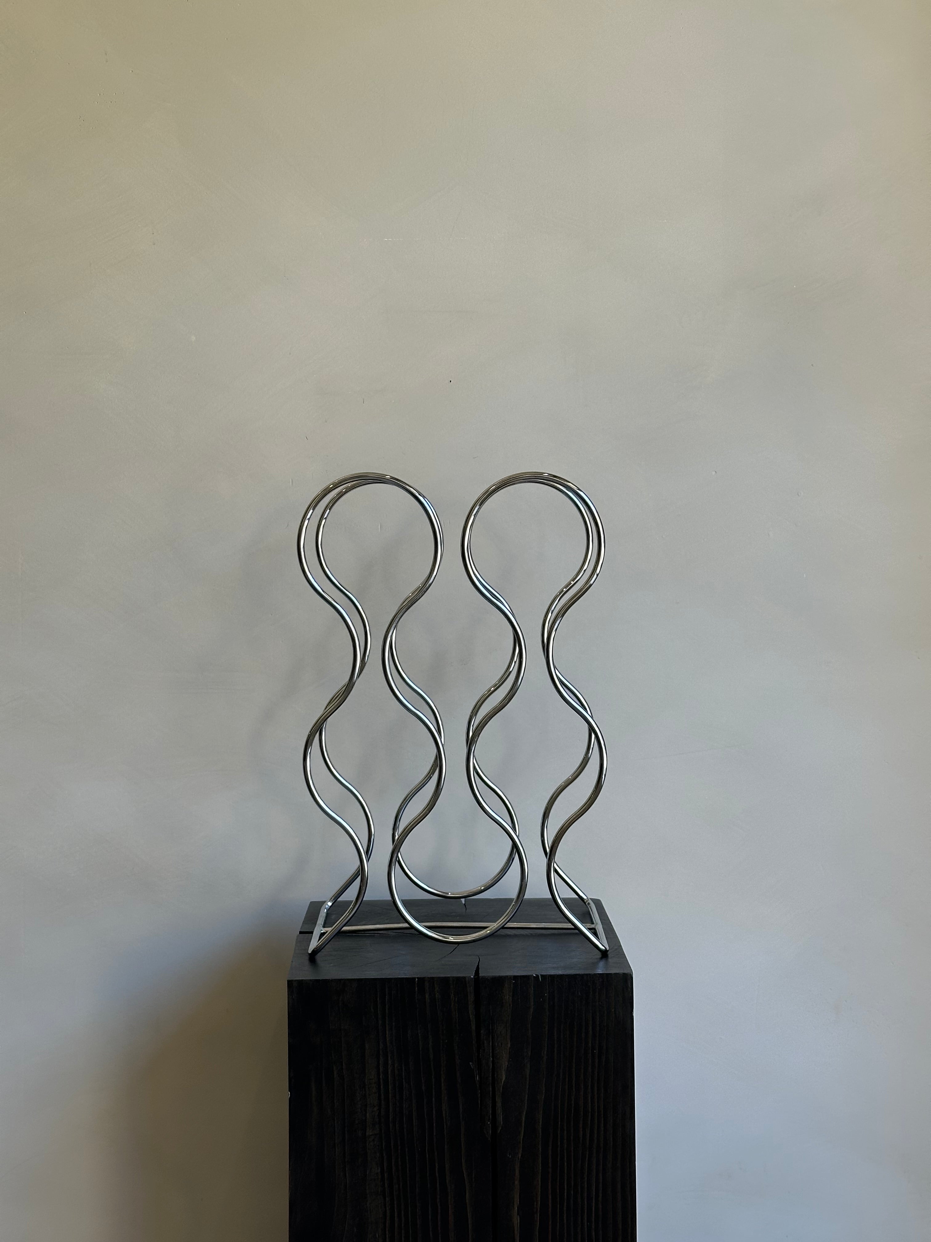 SLIM WAVY WINE RACK