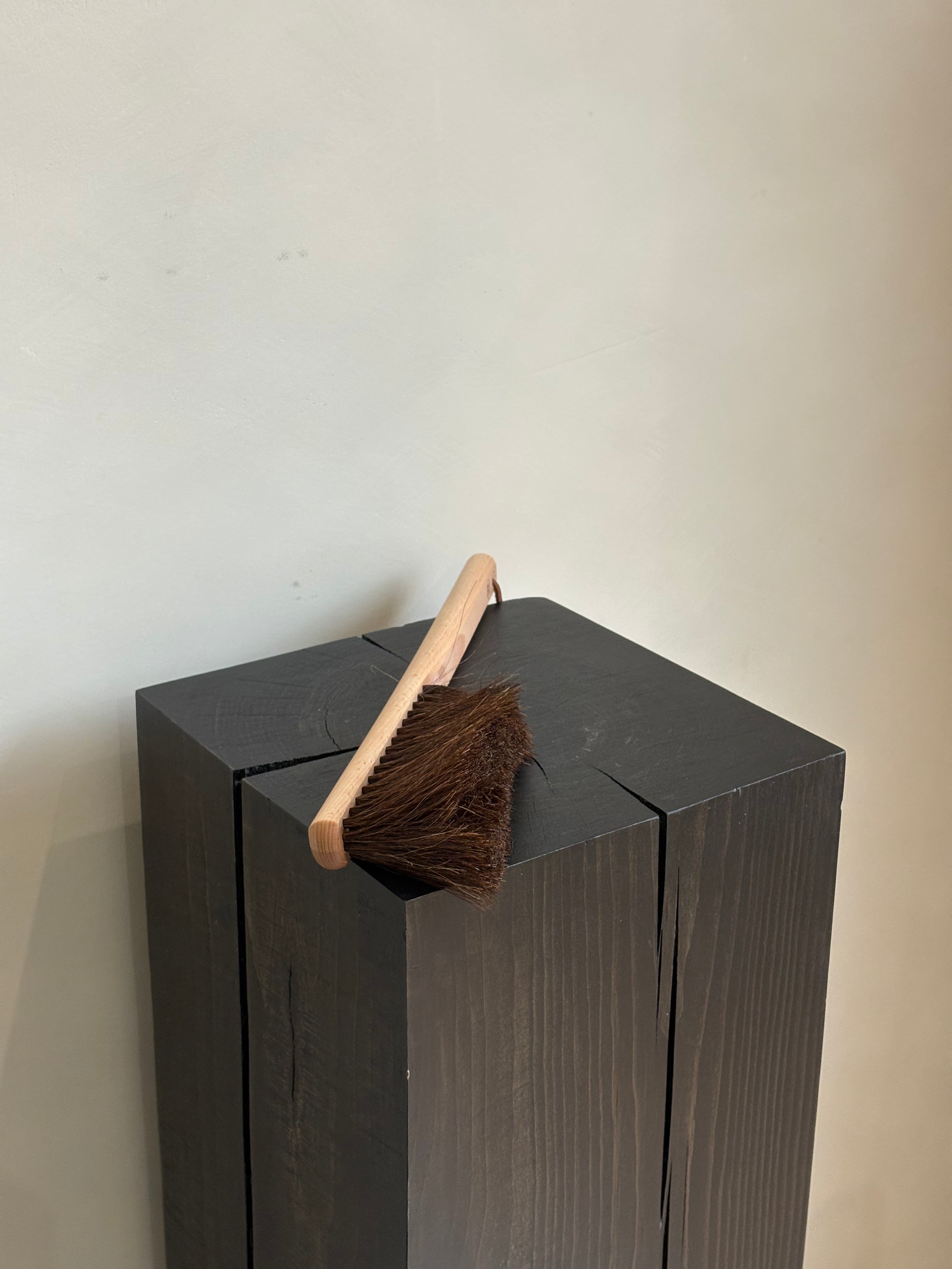 HAND BRUSH | BROWN