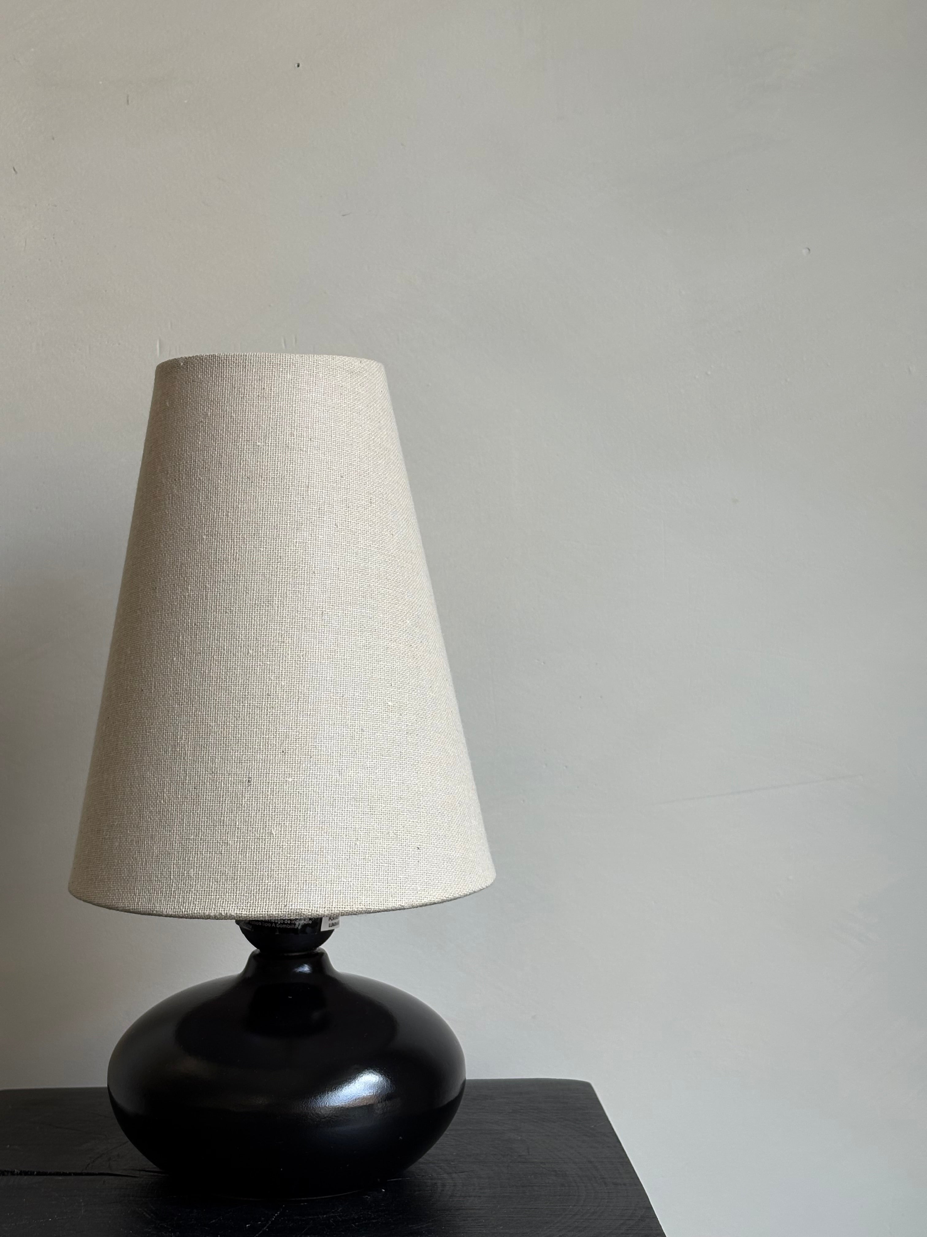 LINEN SMALL TABLE LAMP | NATURAL + LACQUERED BLACK