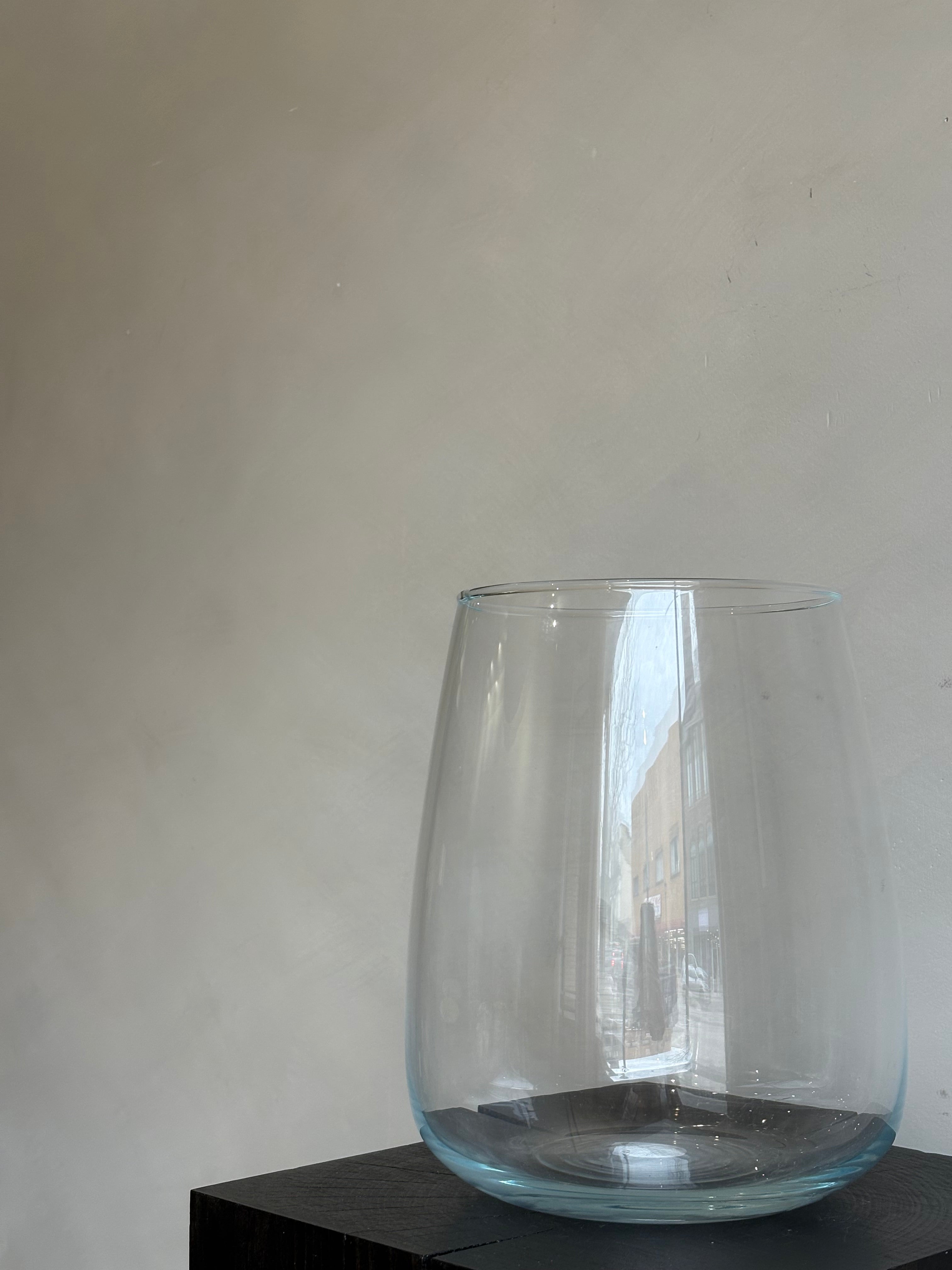 WIDE GLASS VASE