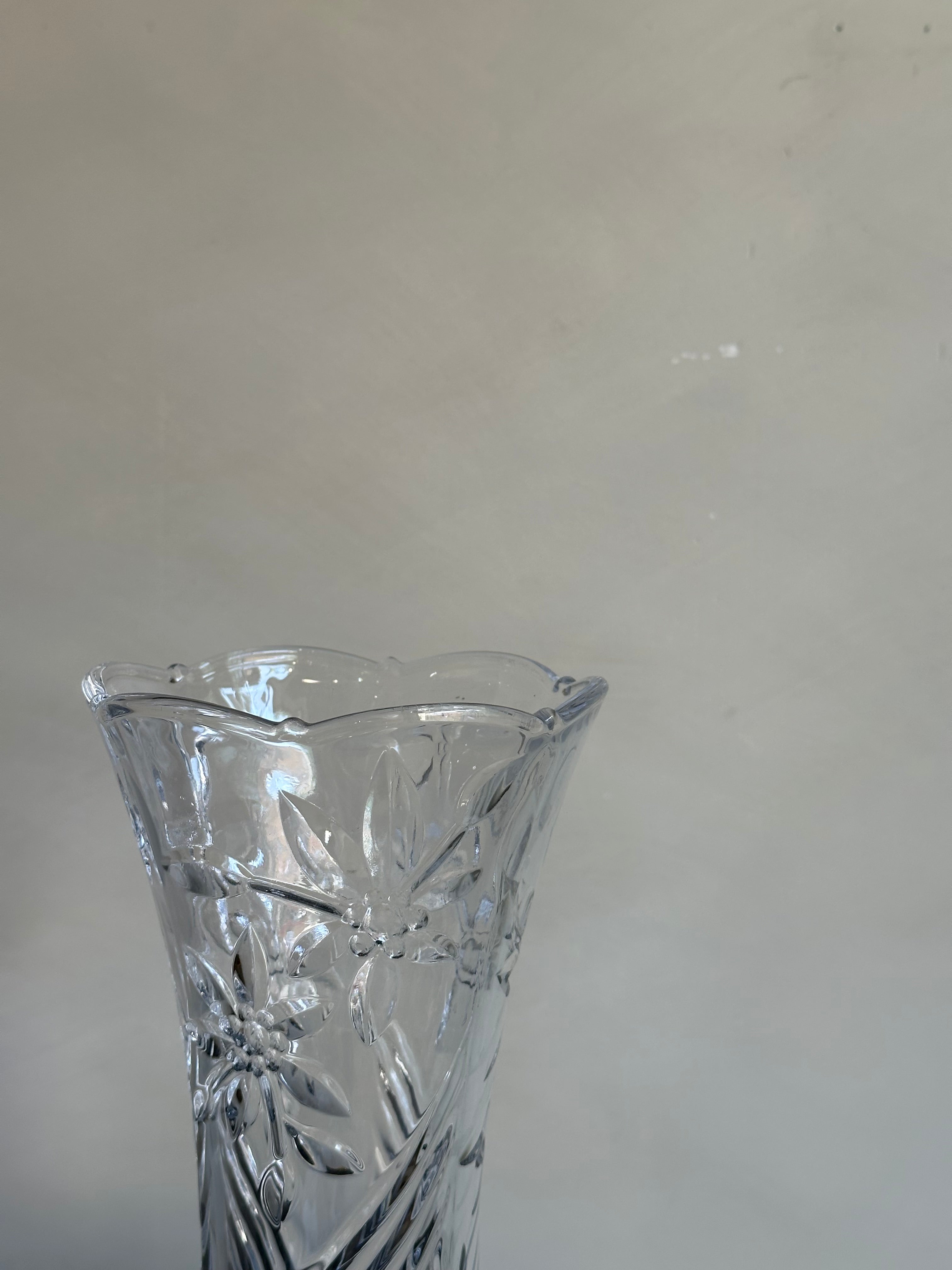 FLORAL GLASS VASE