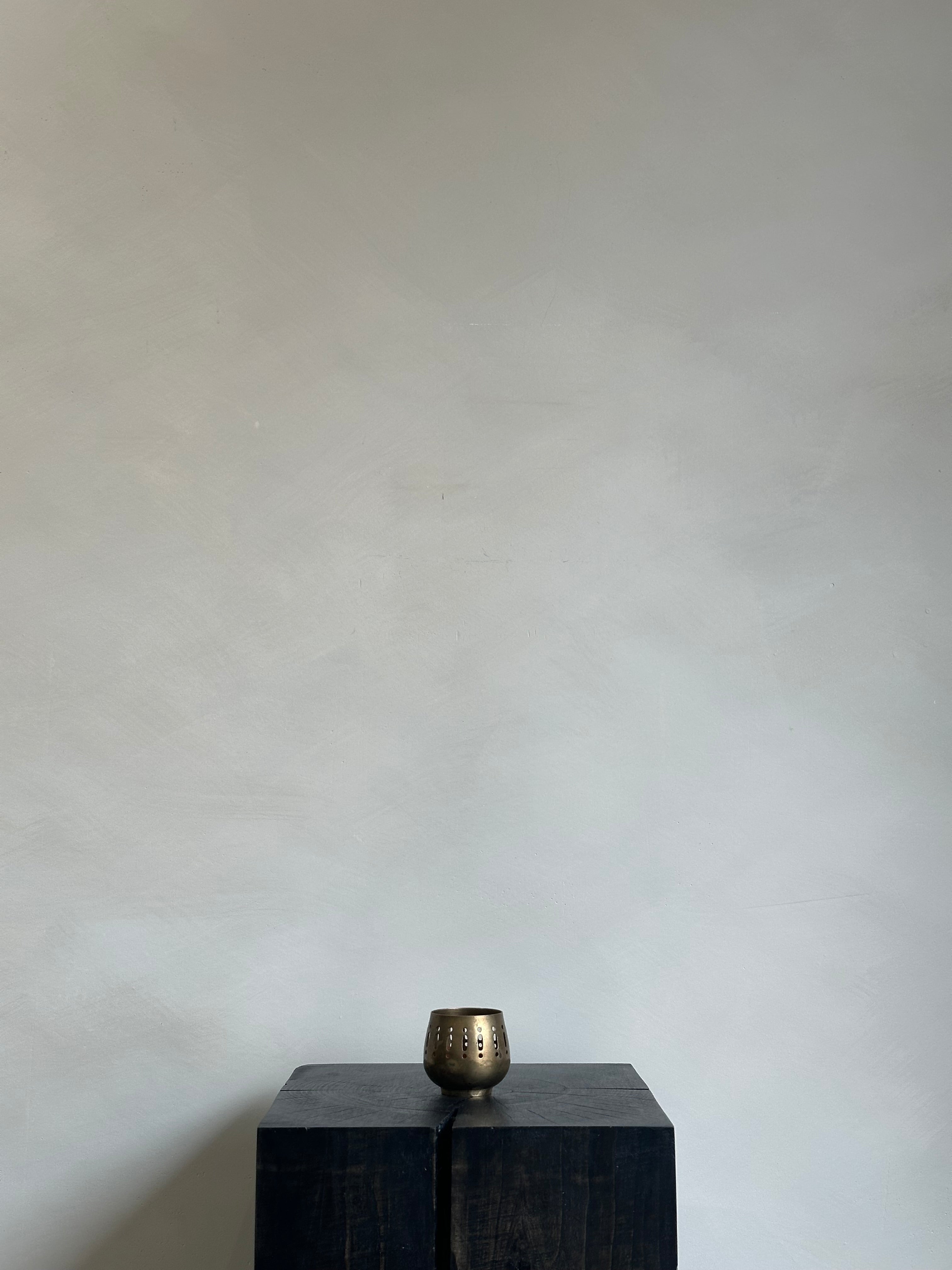 BRASS TEA LIGHT HOLDER