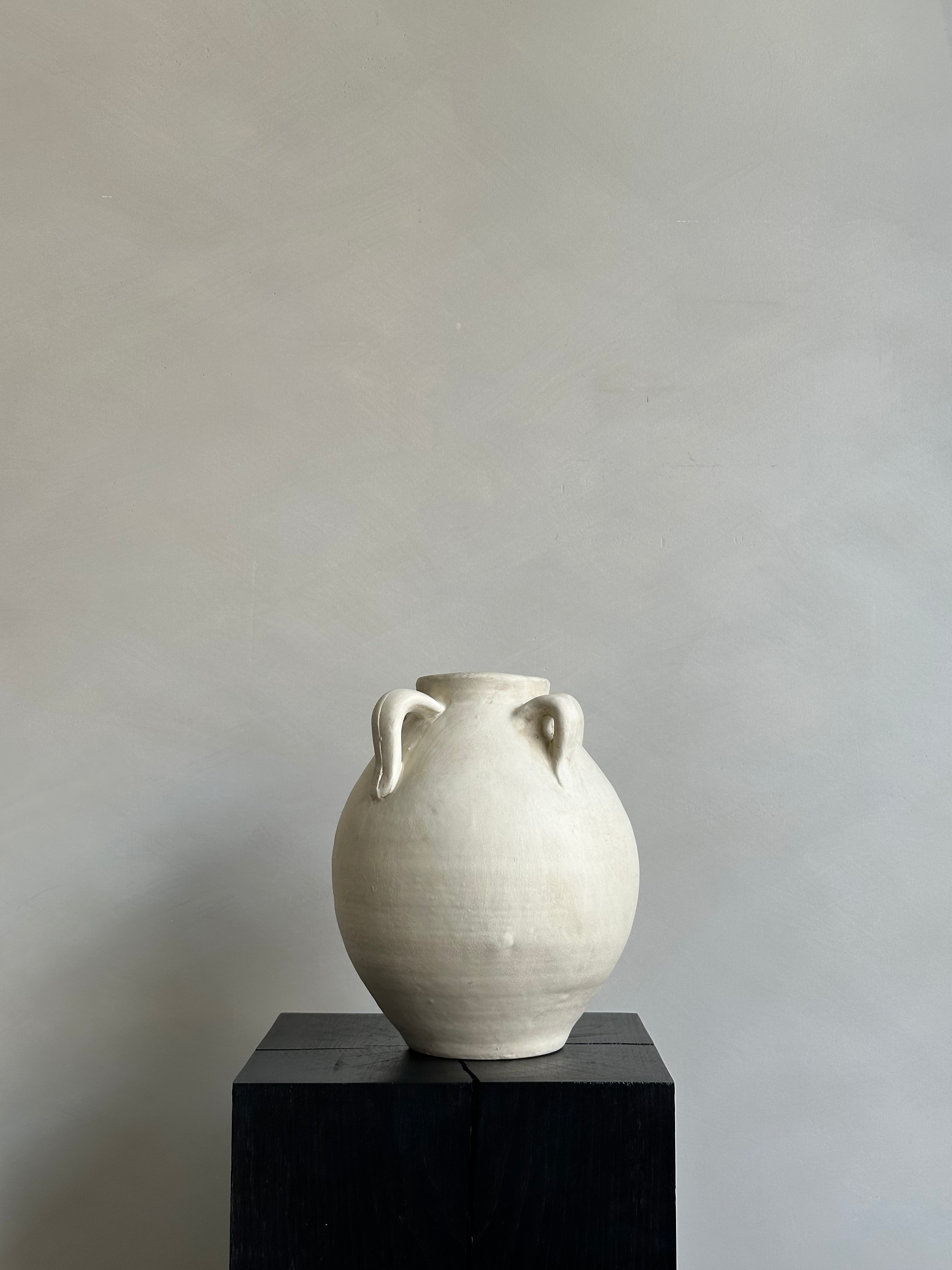 CREAM POTTERY