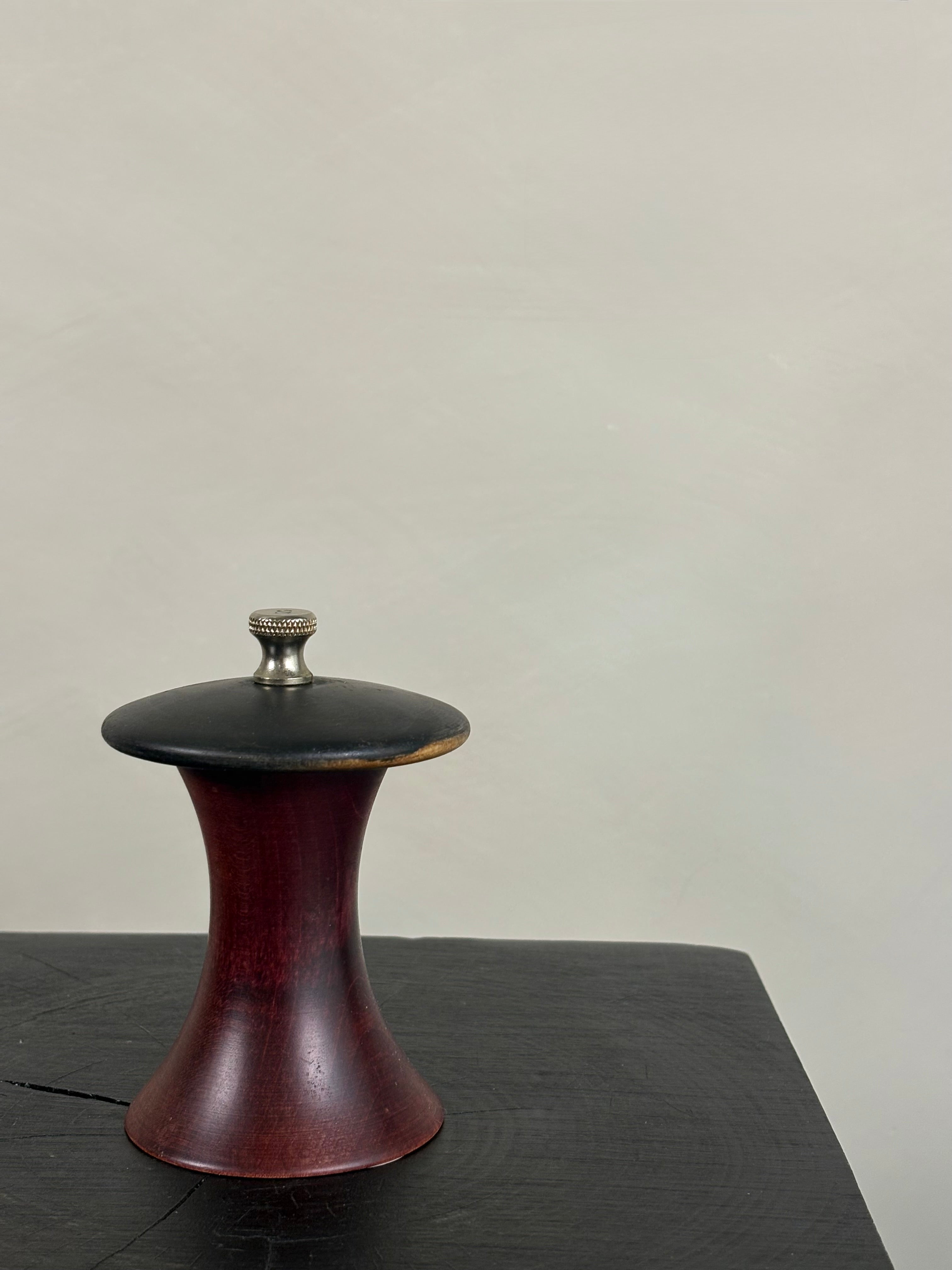 MUSHROOM SHAPED SPICE MILL