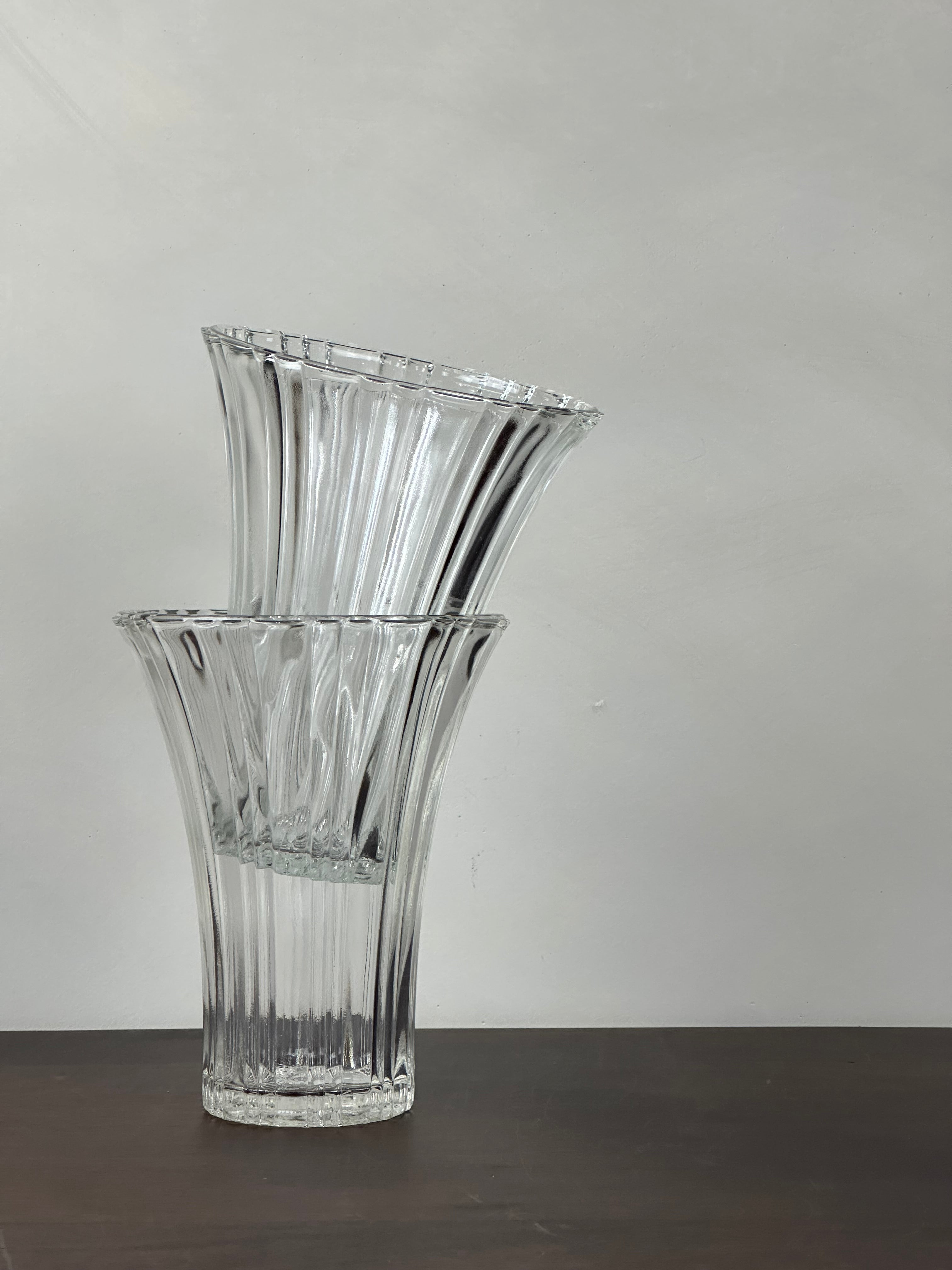 CRYSTAL RIBBED FLOWER VASE