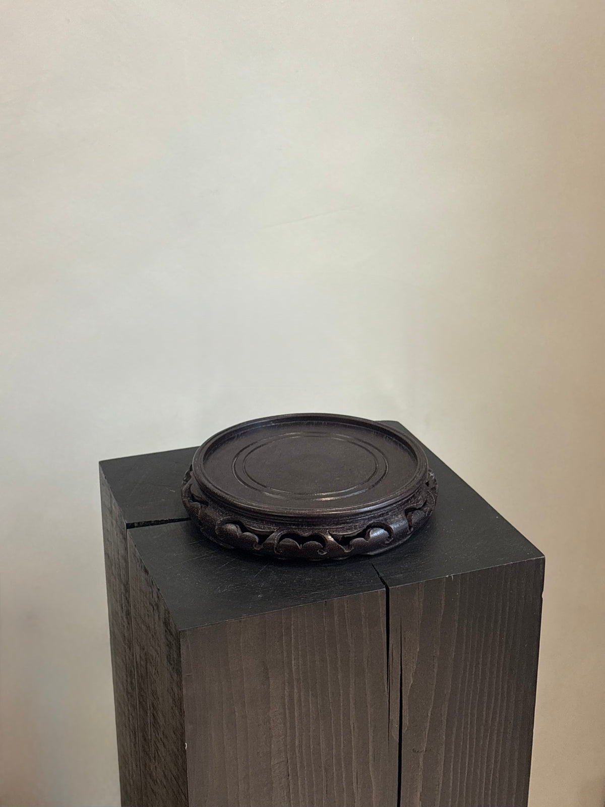 TRADITIONAL ASIAN WOODEN DISPLAY STAND