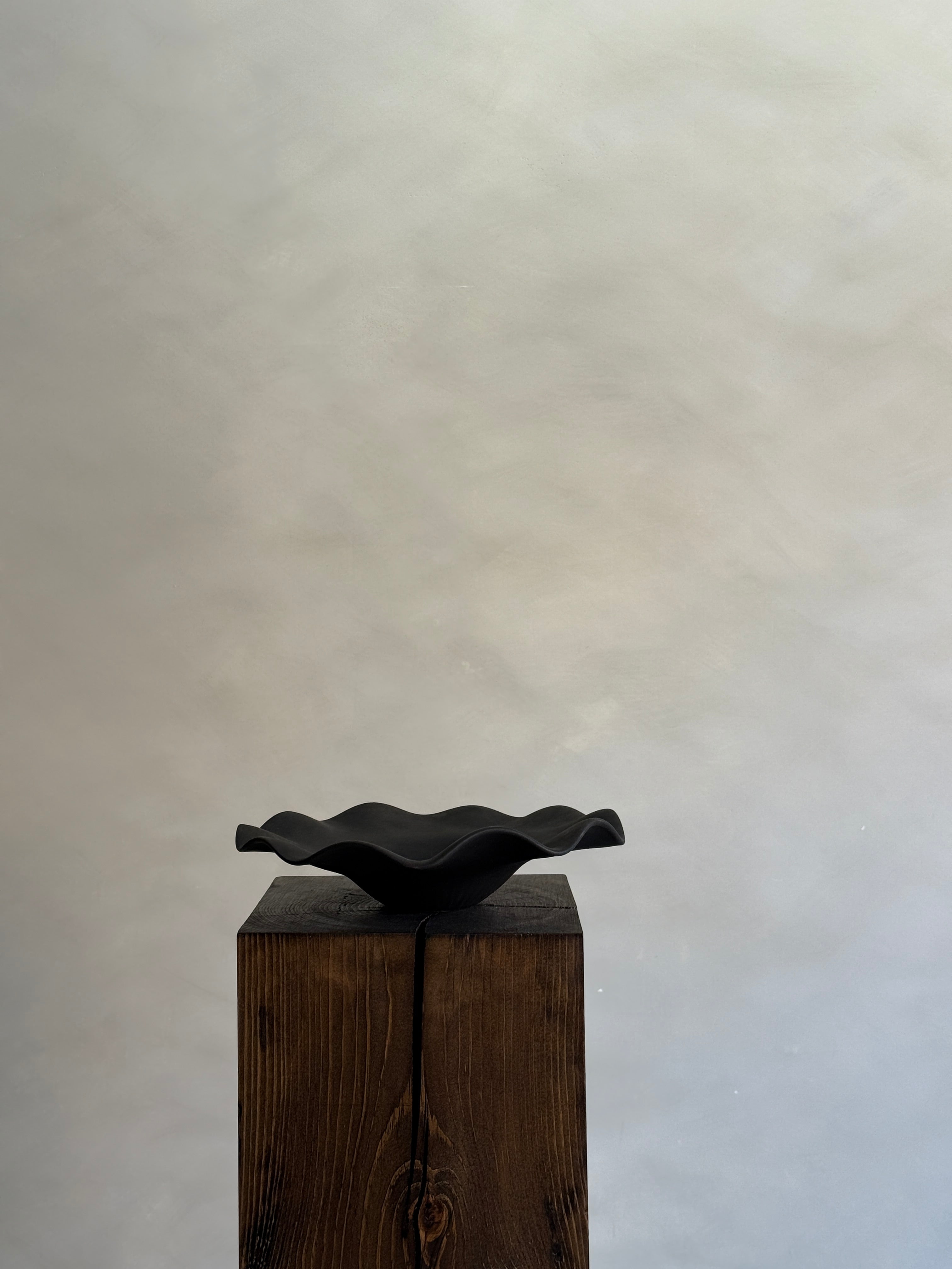 BROWN SOLID WOOD PEDESTAL