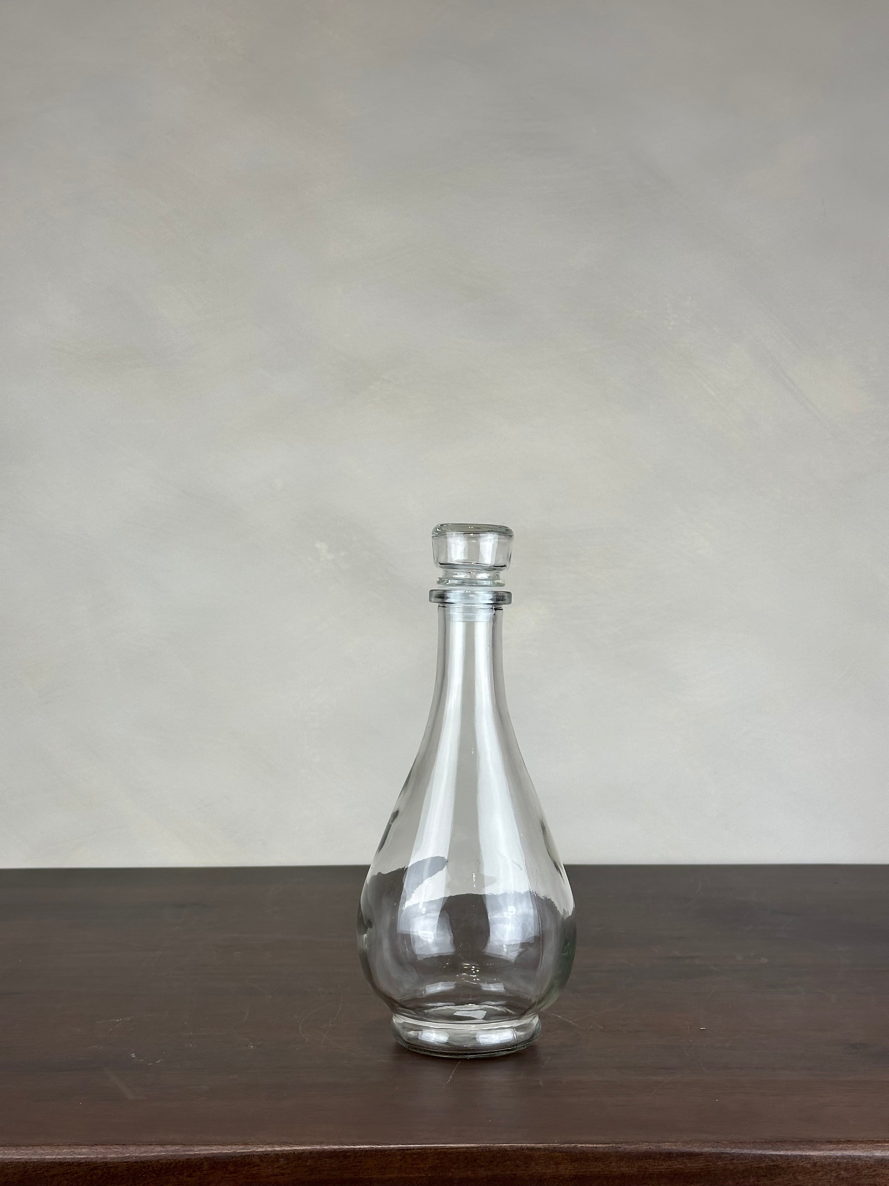 GLASS CARAFE