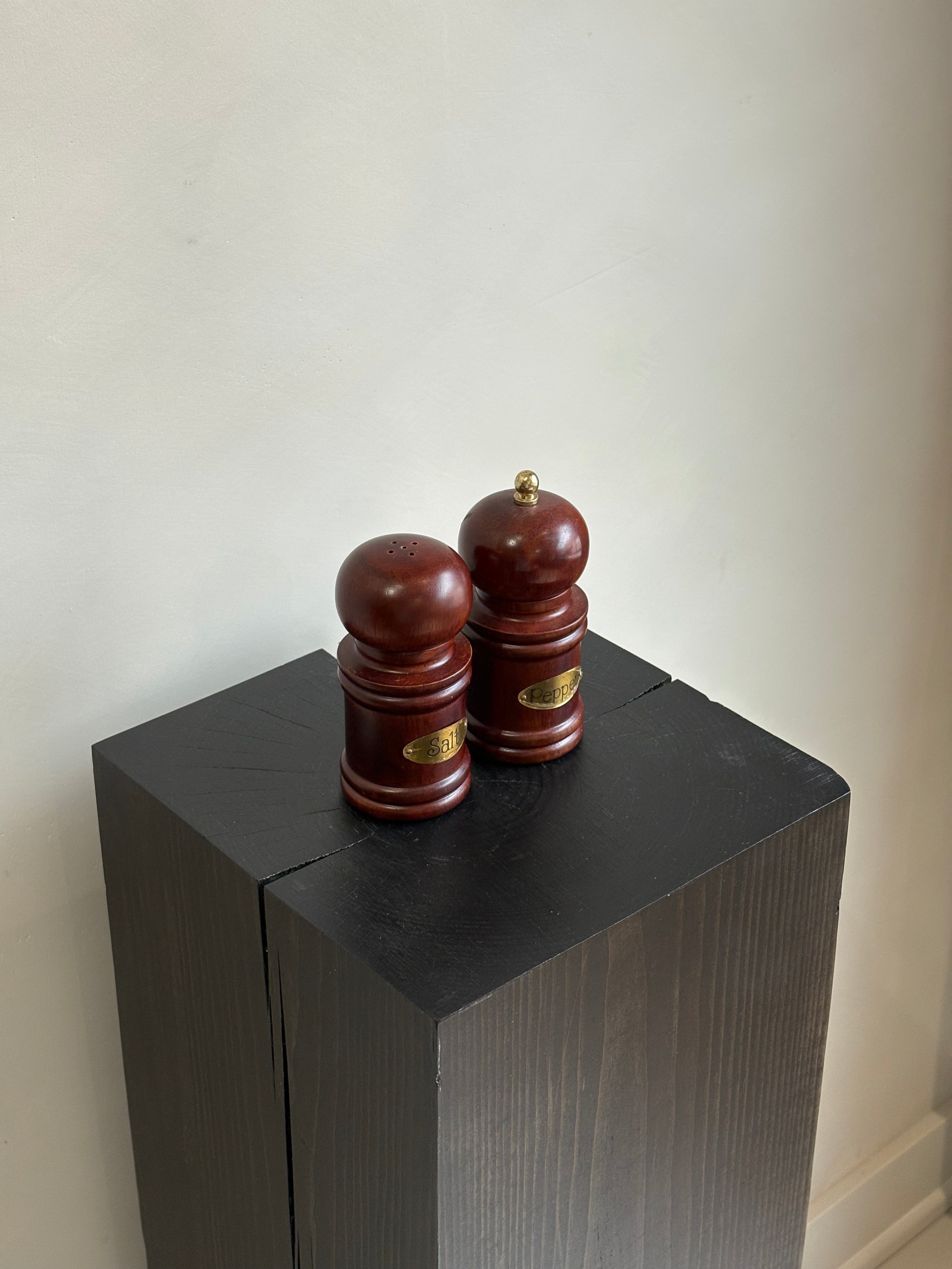 CLASSIC SALT AND PEPPER SET