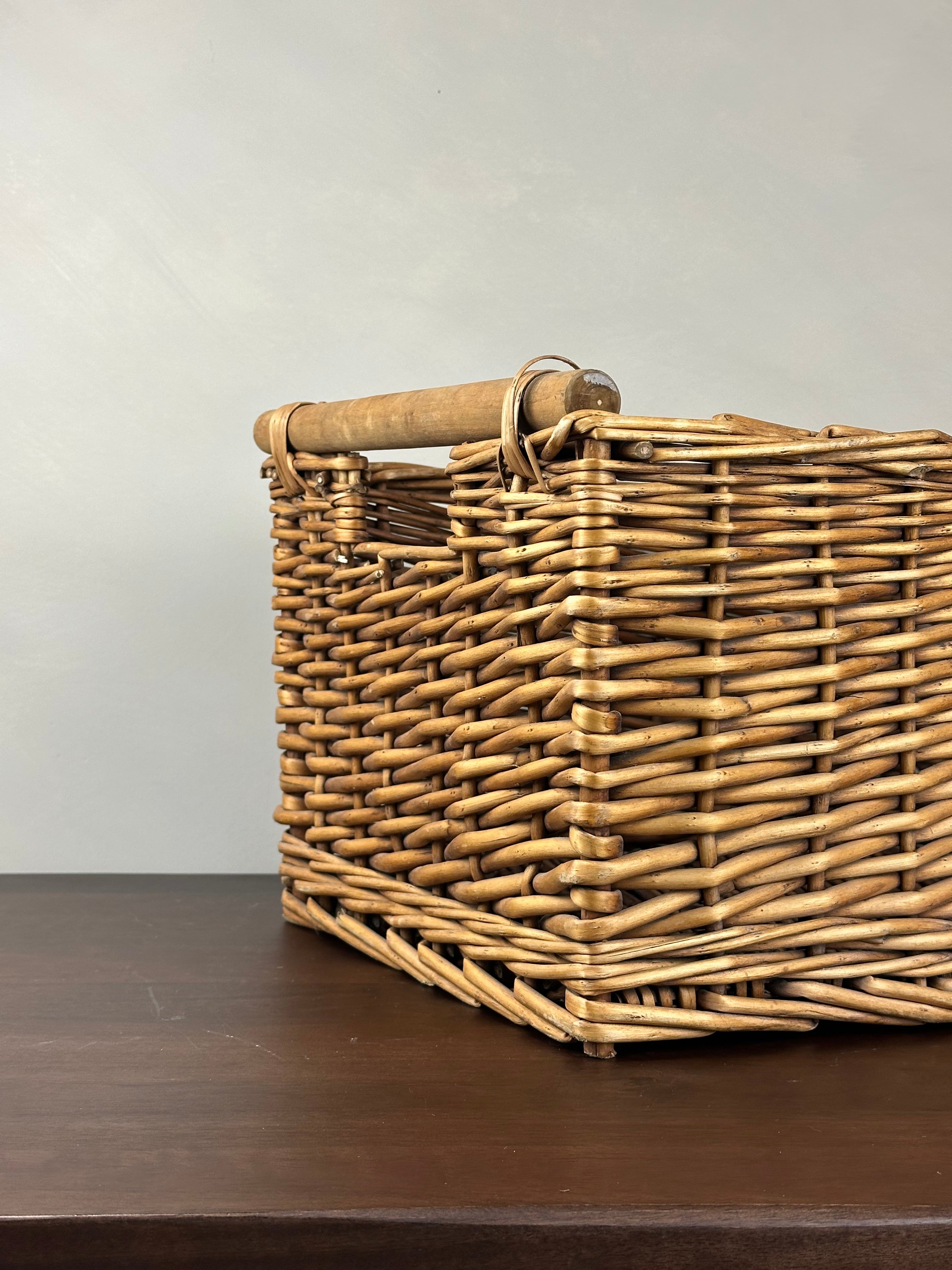 TAN WICKER BASKET