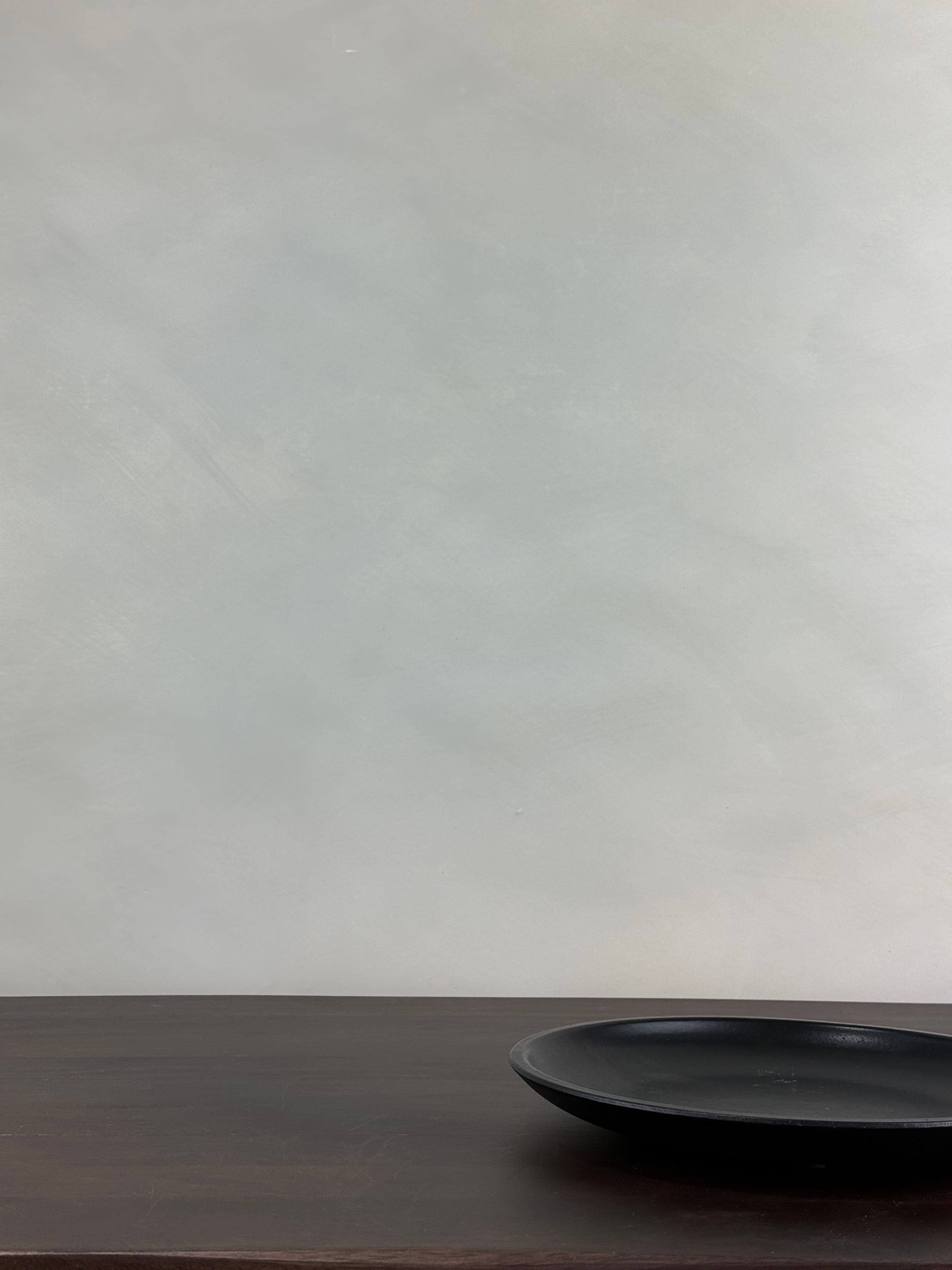ROUND BLACK TRAY