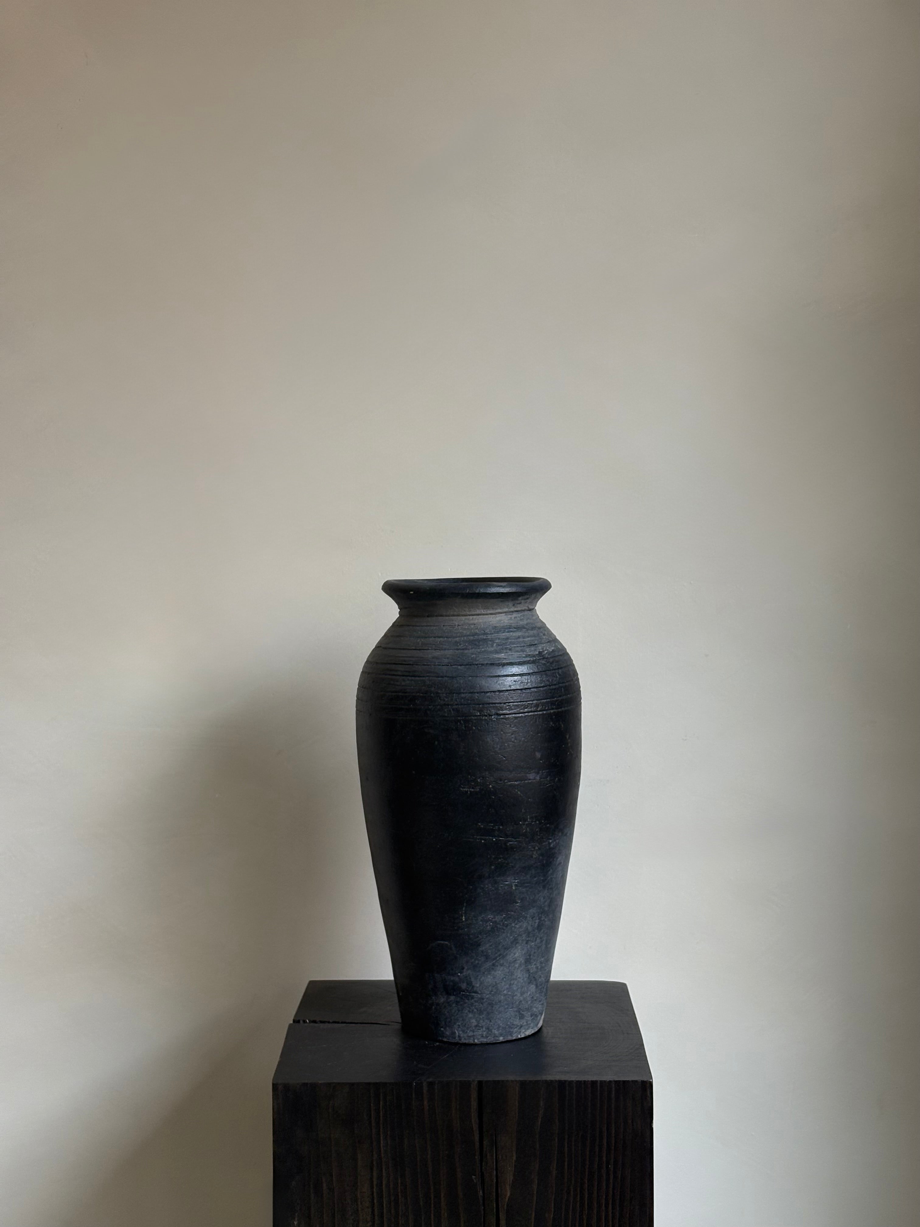 BLACK POTTERY VASE