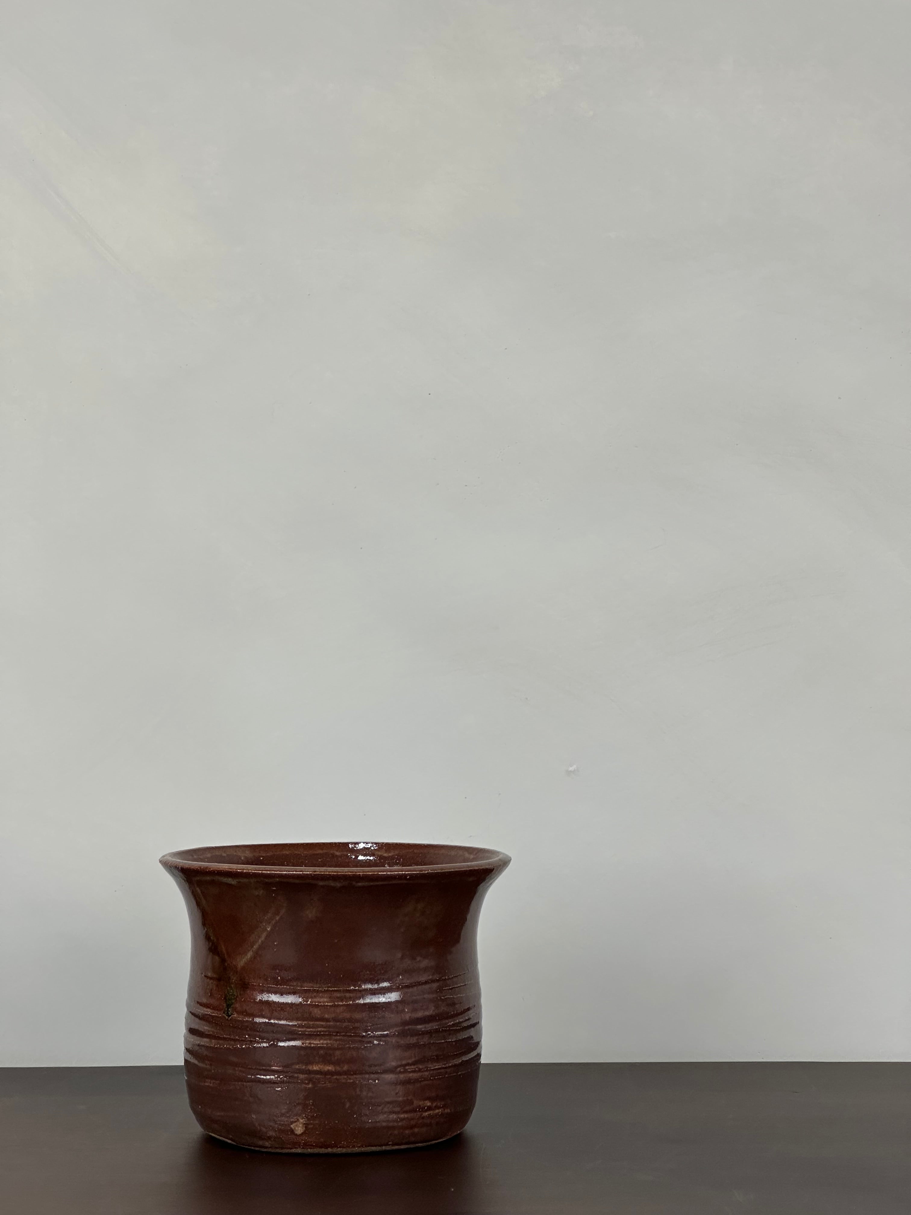 BROWN CERAMIC POT