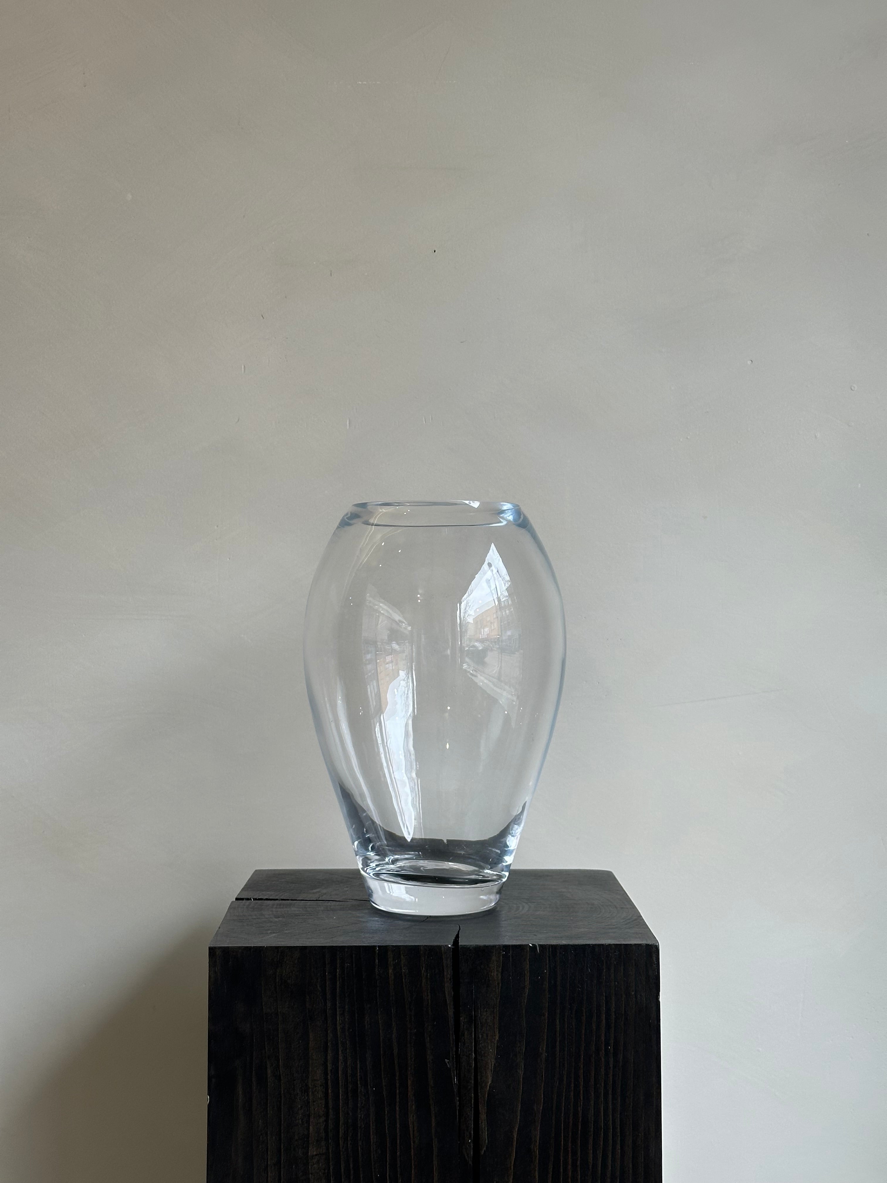CLASSIC GLASS VASE