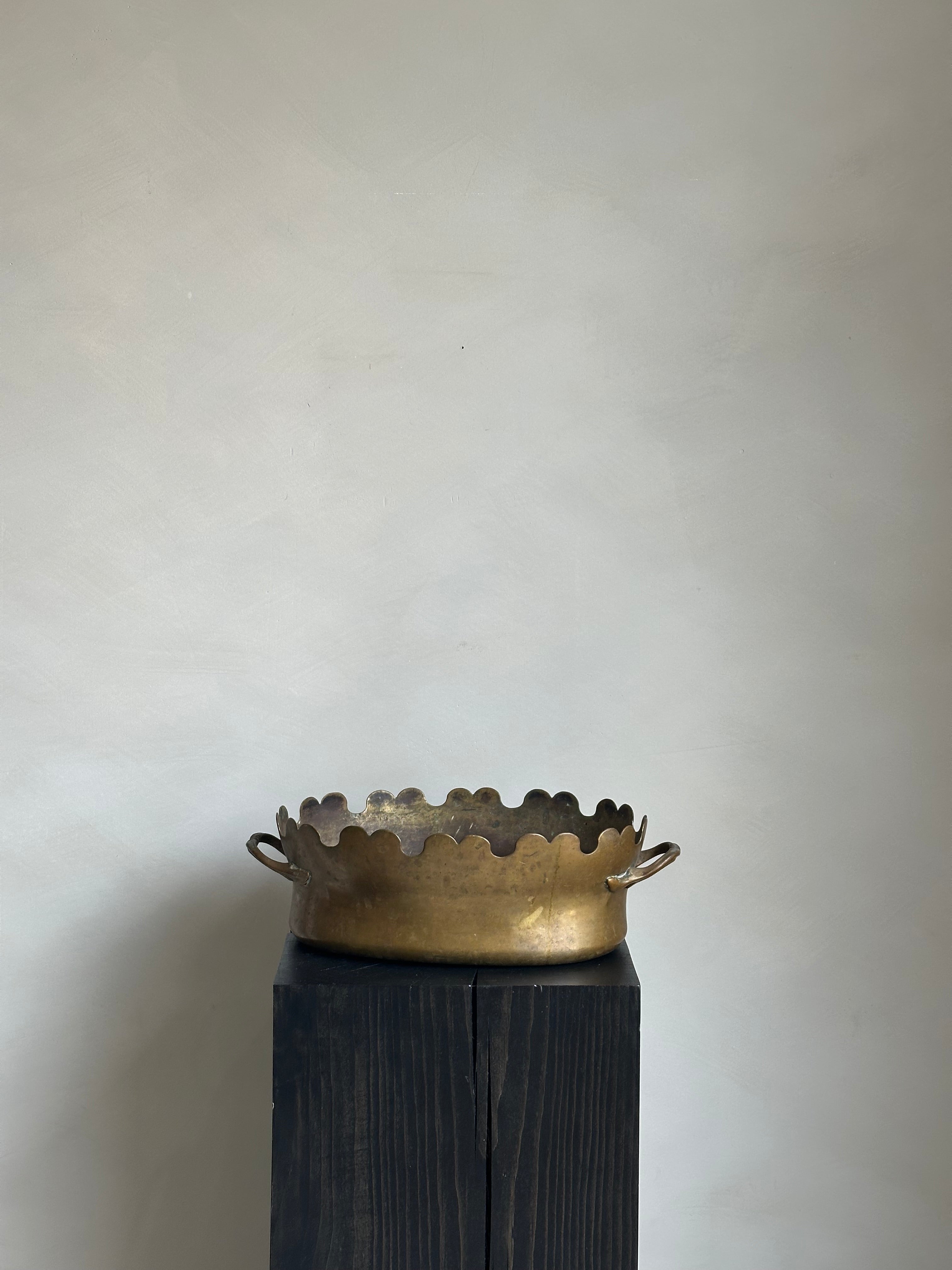 SCALLOPED BRASS BASIN