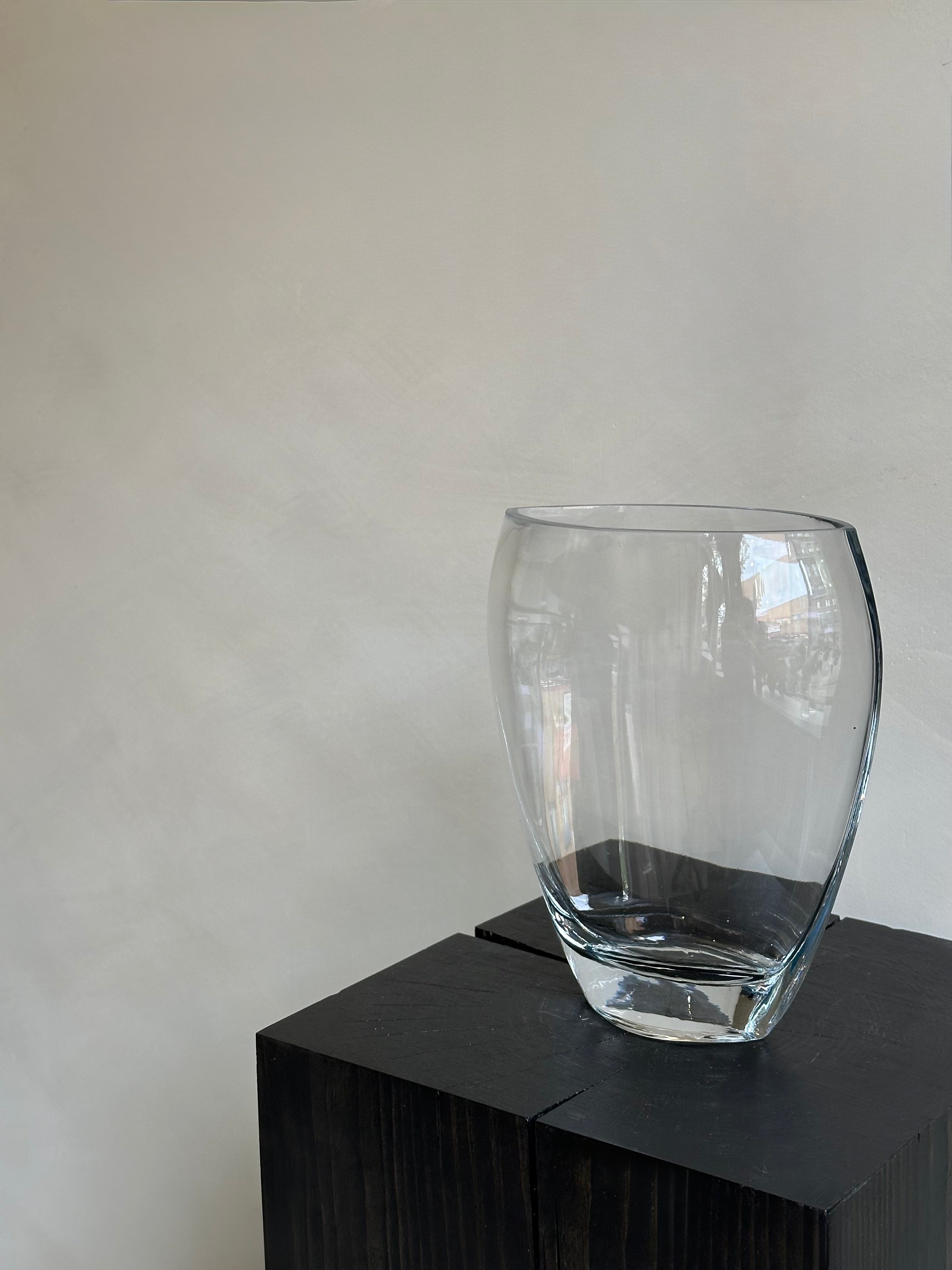 OVAL GLASS VASE