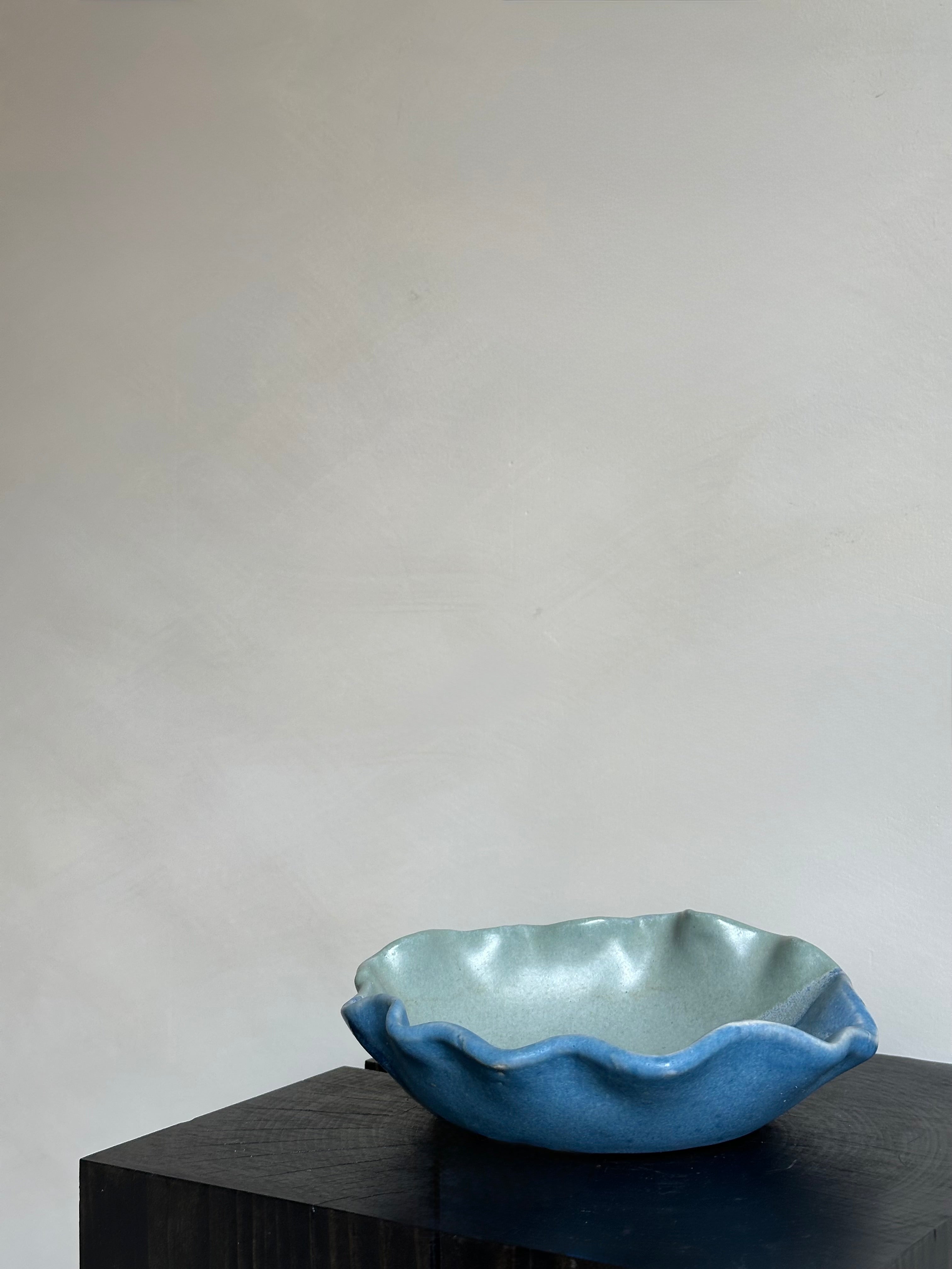 BLUE RUFFLED BOWL