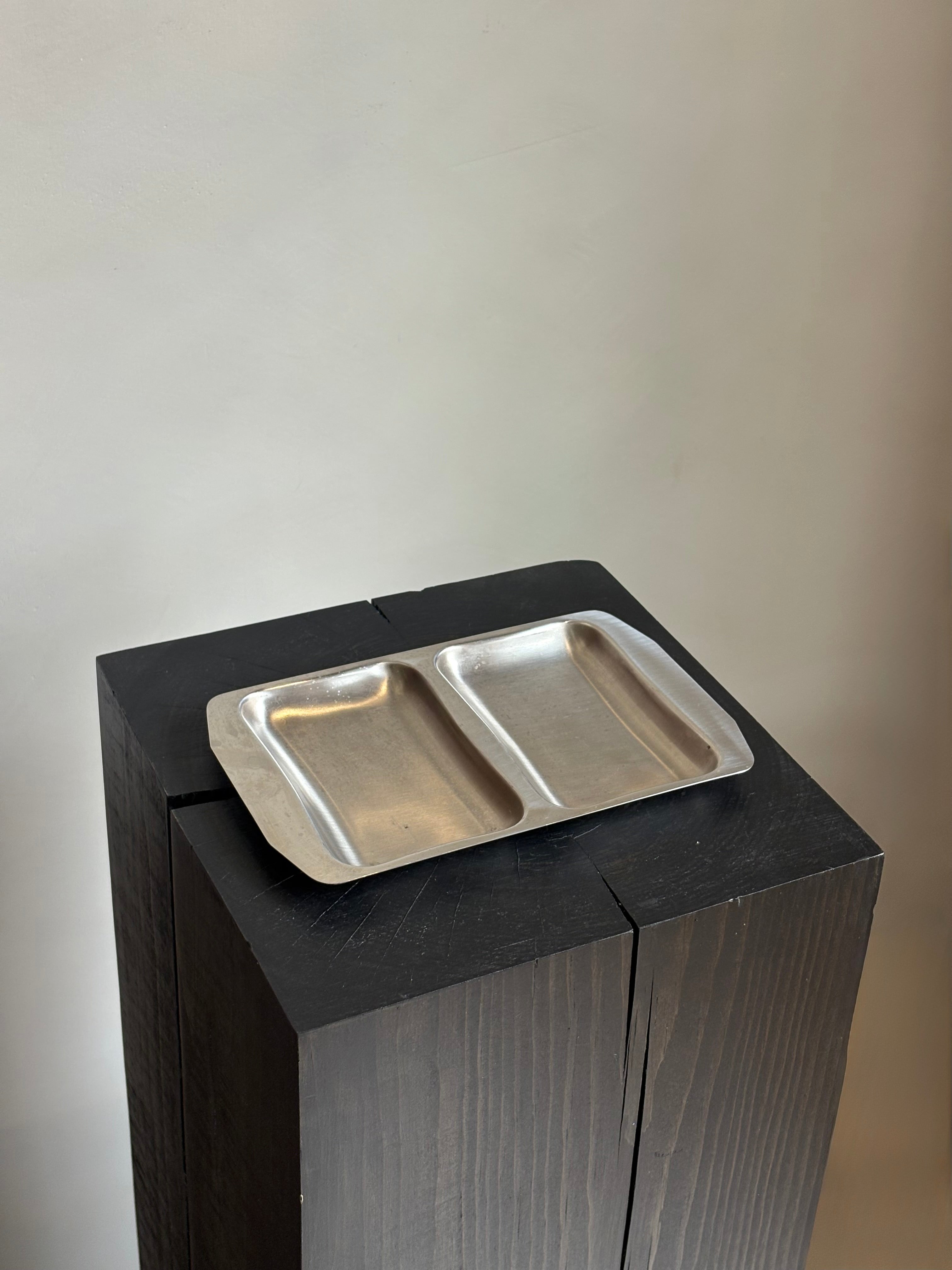 DUAL METAL TRAY