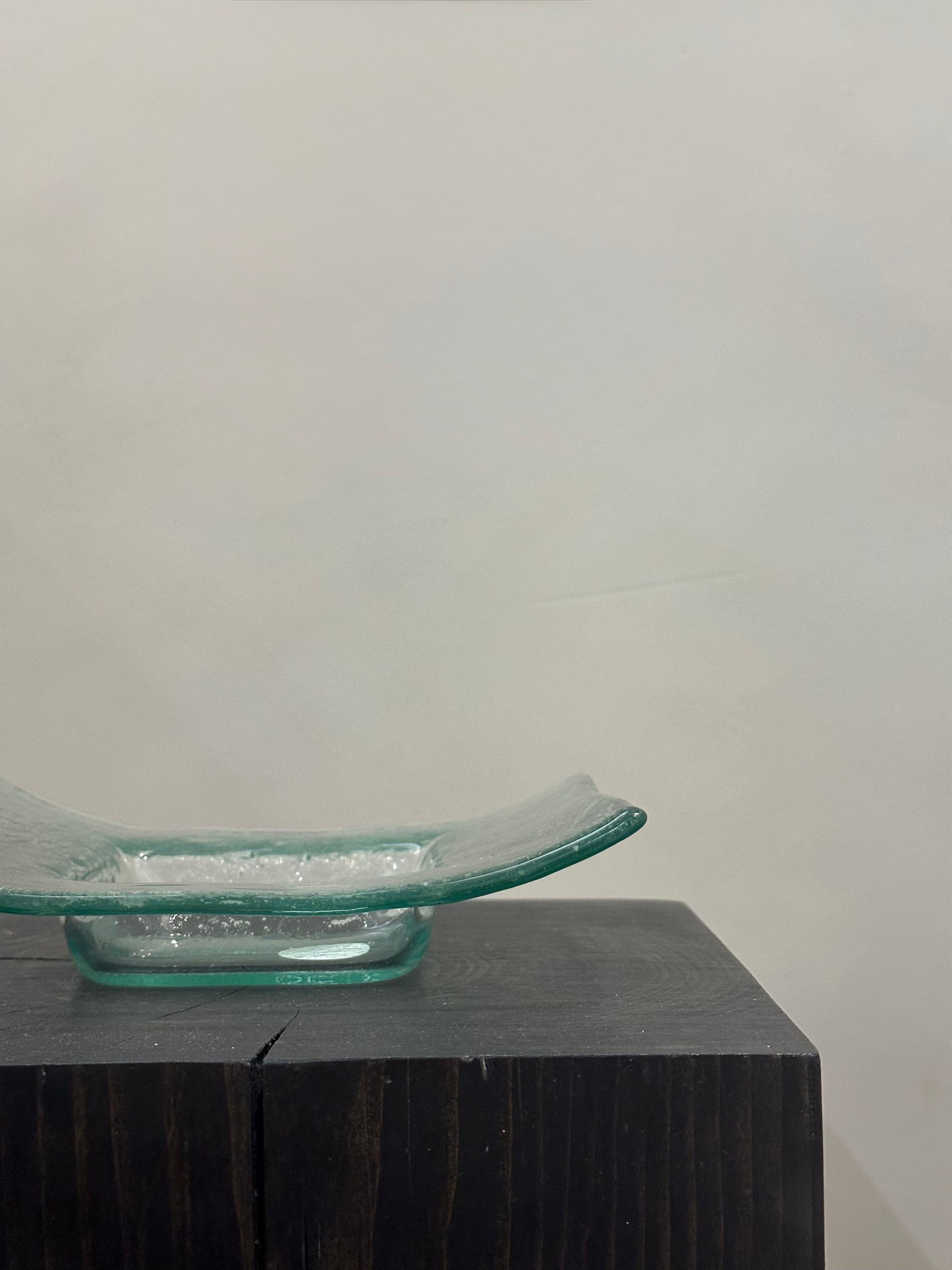 TEXTURED GLASS DISH