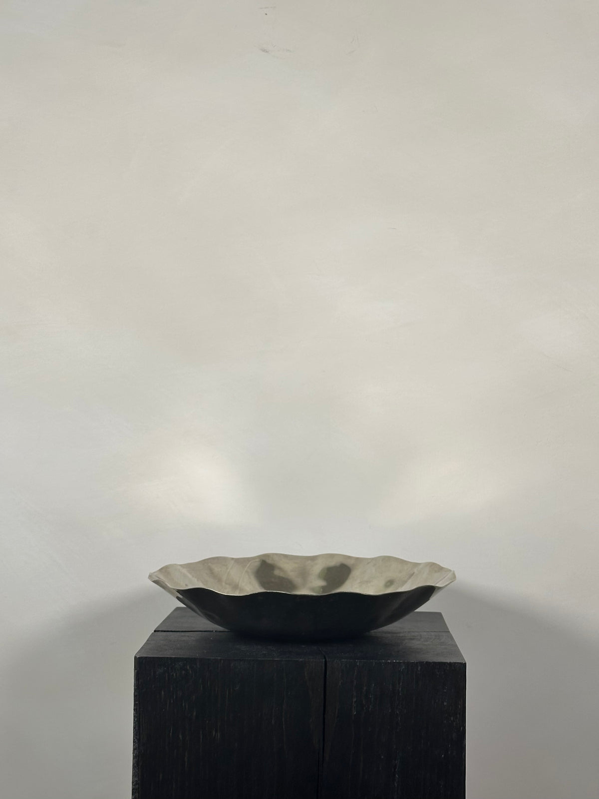 METAL SCALLOPED BOWL