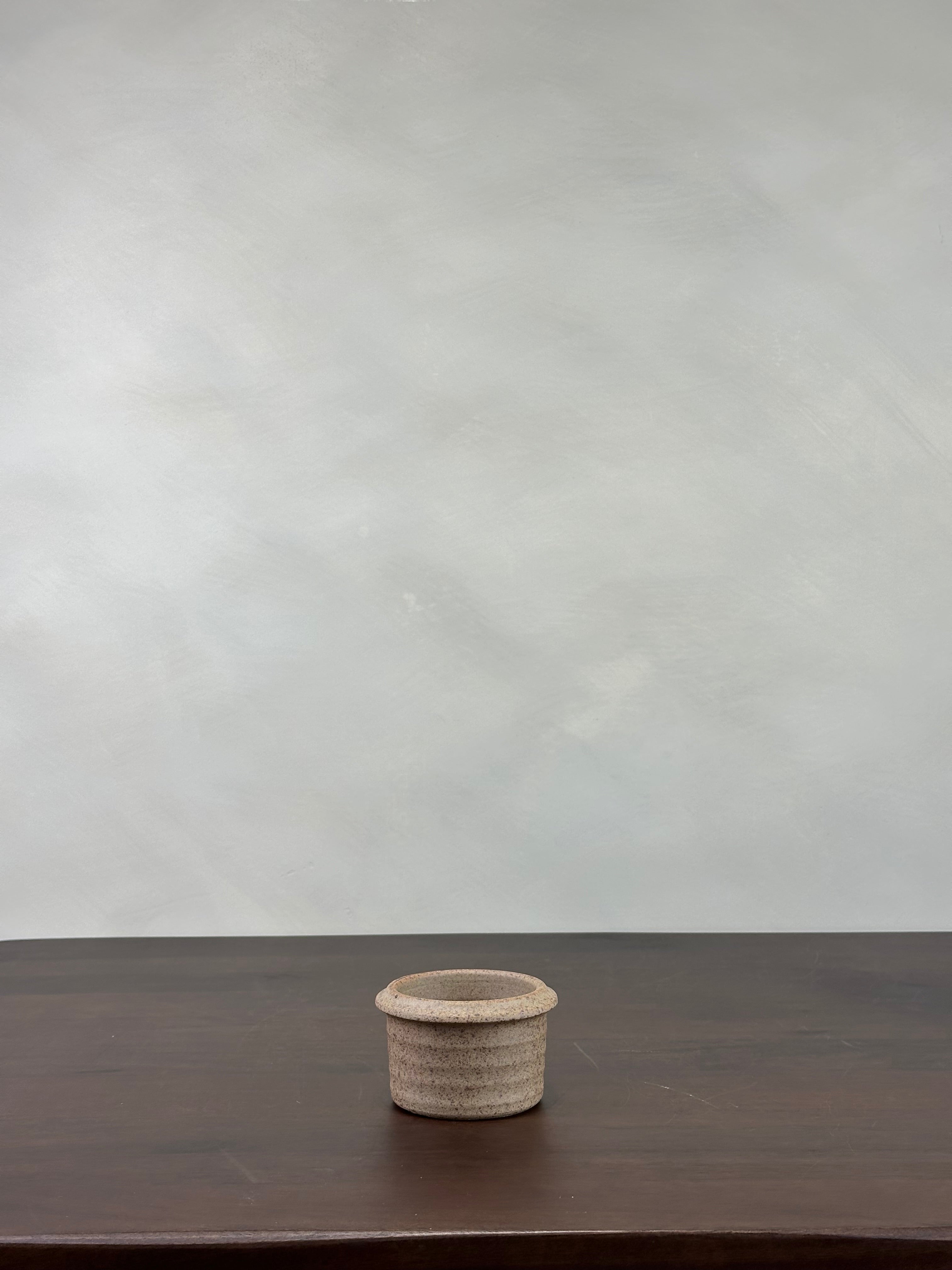 BEIGE ACCENT POT